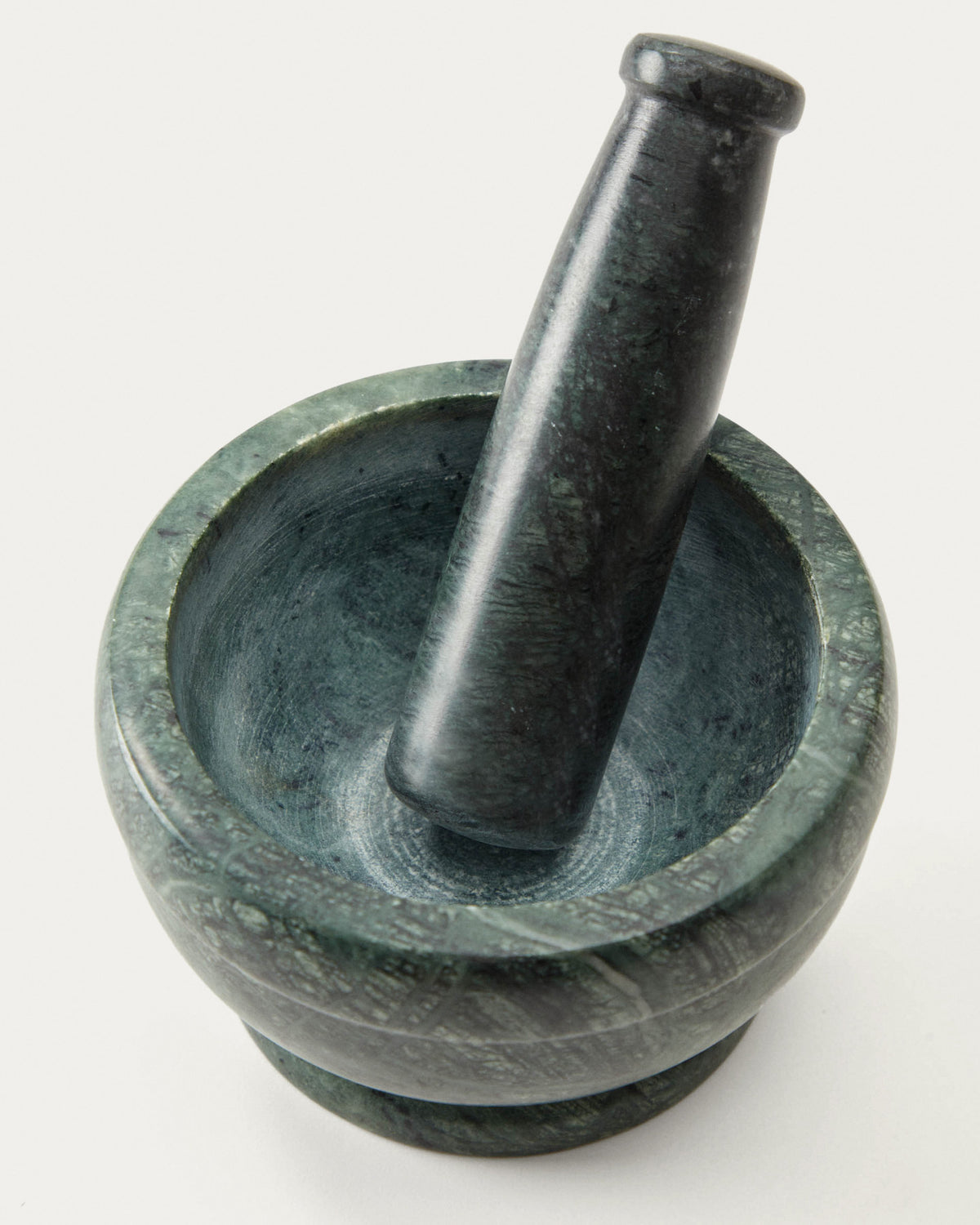 Cindea Mörser aus grünem Marmor in Grün präsentiert im Onlineshop von KAQTU Design AG. Küchenhelfer ist von Kave Home