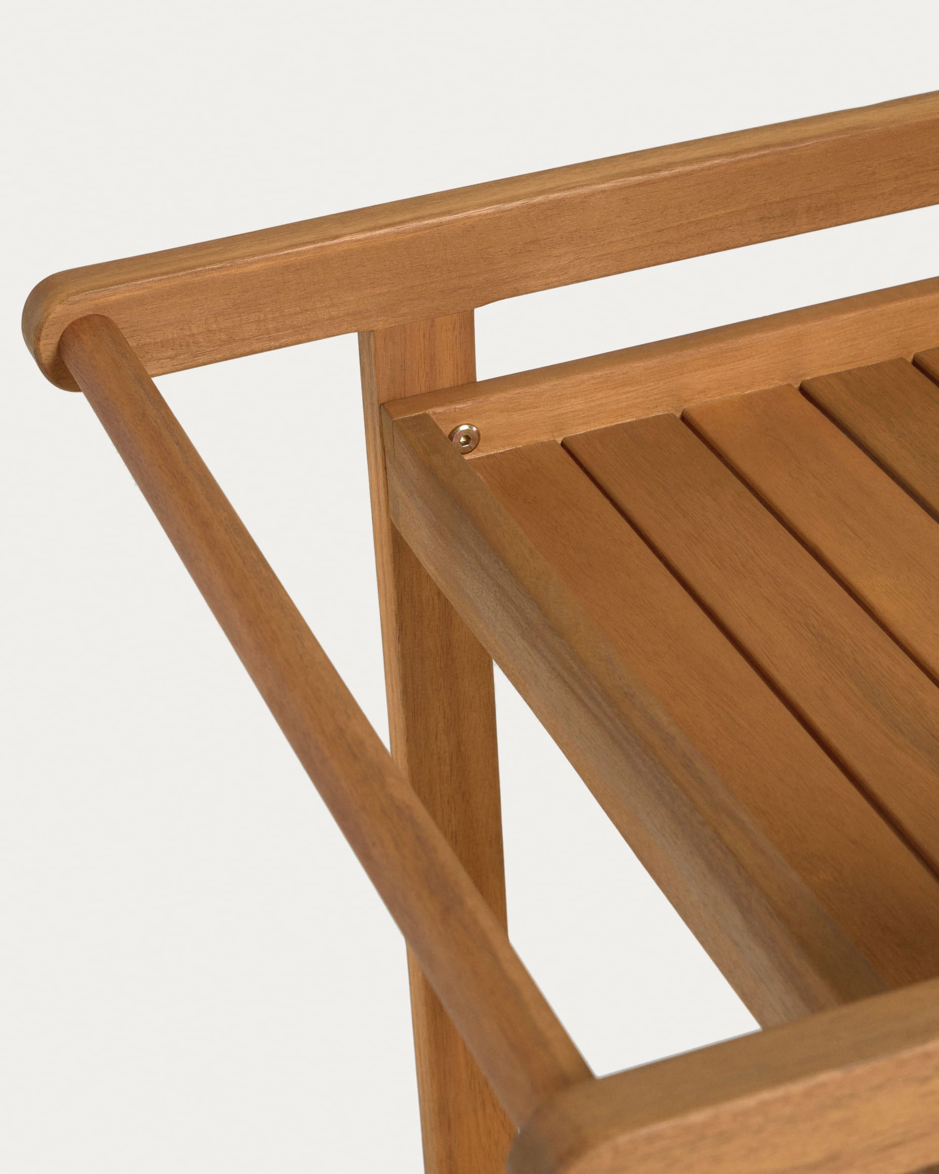 Entdecken Sie den Felisa Outdoor Serviertisch aus robustem Akazienholz (55 x 73 cm) von Kave Home – ideal für Garten und Terrasse!