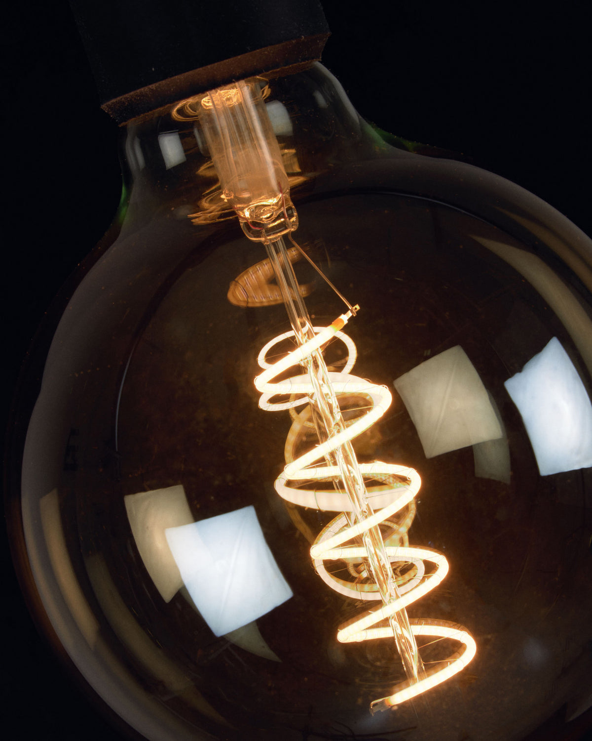 LED Glühbirne E27 4W 120 mm warmes Licht in Transparent, Weiss präsentiert im Onlineshop von KAQTU Design AG. Leuchtmittel ist von Kave Home
