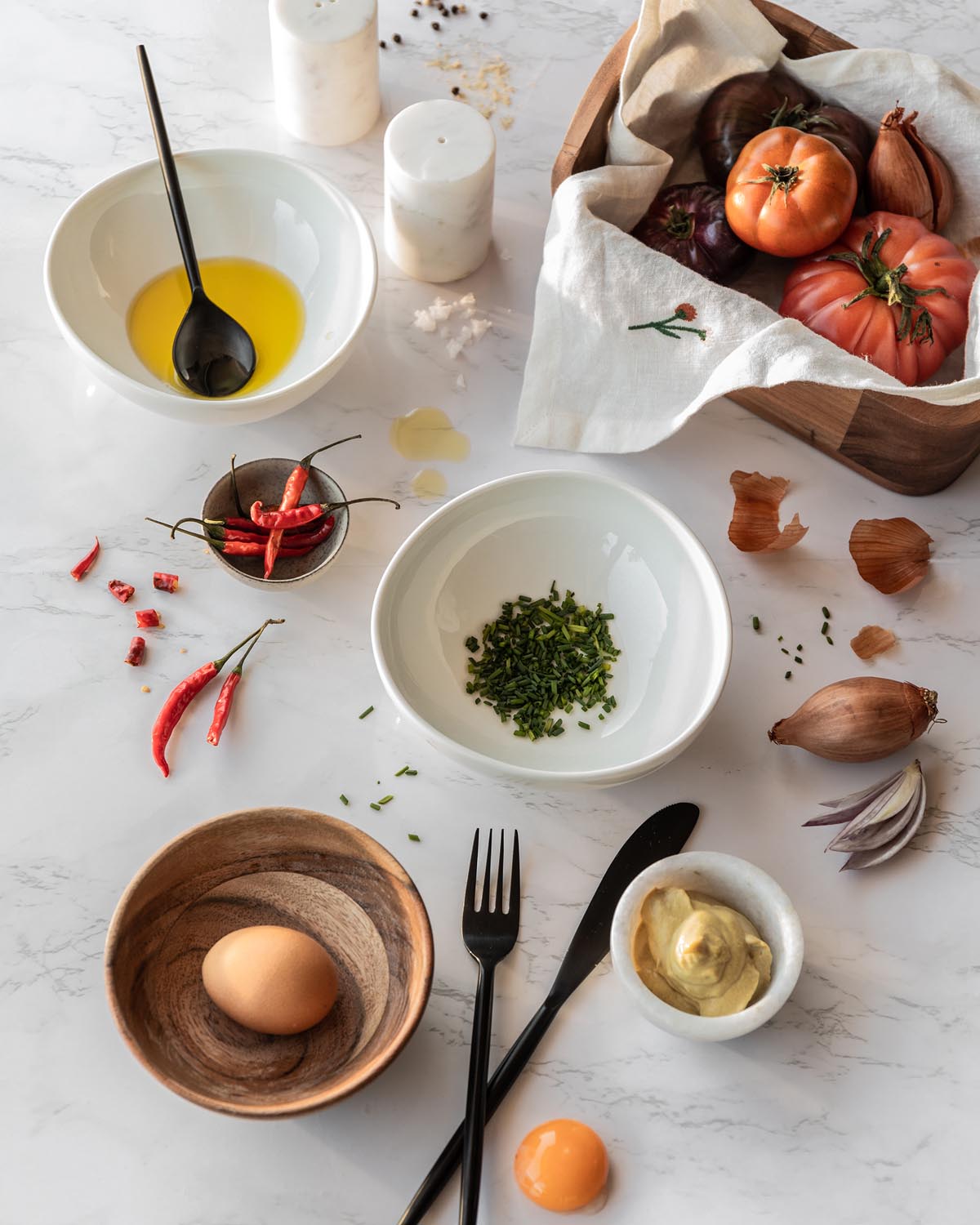 Stilvolle weisse Pahi Porzellanschale von Kave Home, gross und rund.