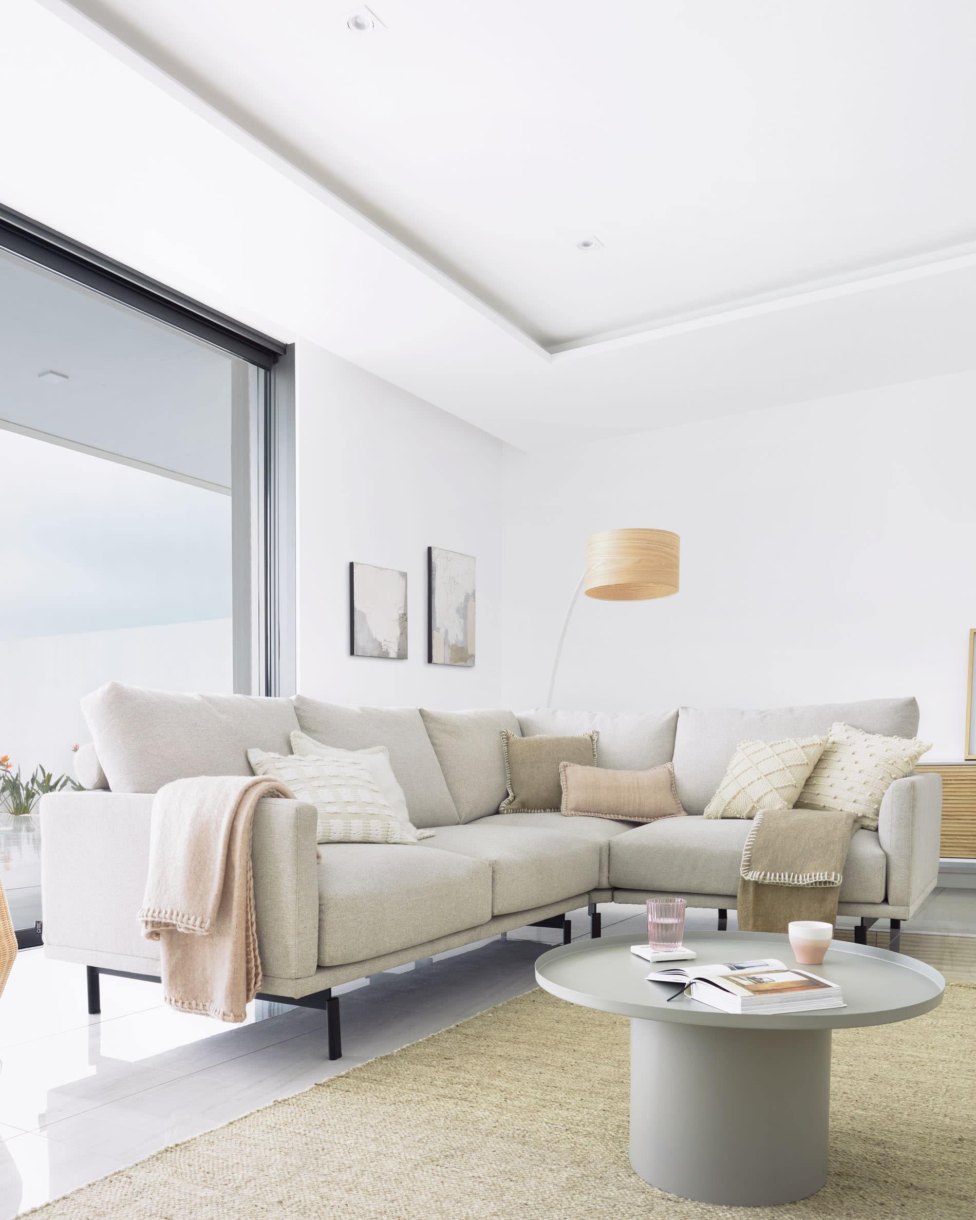 Stilvoller Carime Teppich in sanftem Beige (200 x 300 cm) von Kave Home, perfekt für harmonische Raumgestaltung und Komfort.