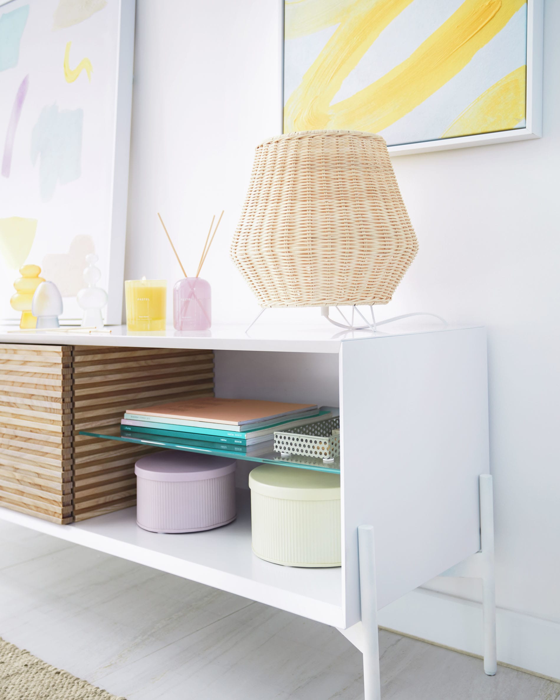 Beiger Carime Teppich 200x300 cm von Kave Home, perfekt für moderne Räume, stilvoll, hochwertig und einladend.