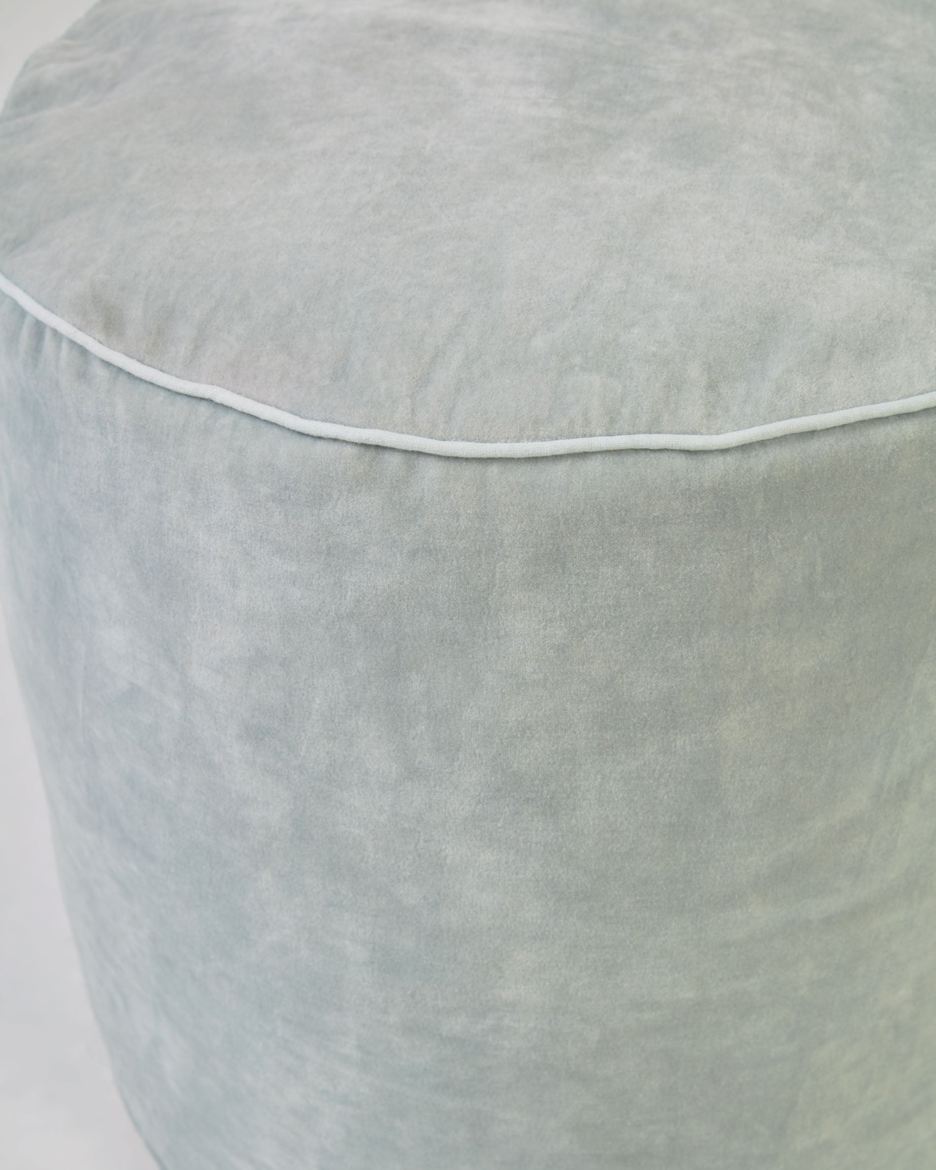 Runder Pouf Brunetta aus Samt helltürkis Ø 40 cm in Türkis präsentiert im Onlineshop von KAQTU Design AG. Pouf ist von Kave Home
