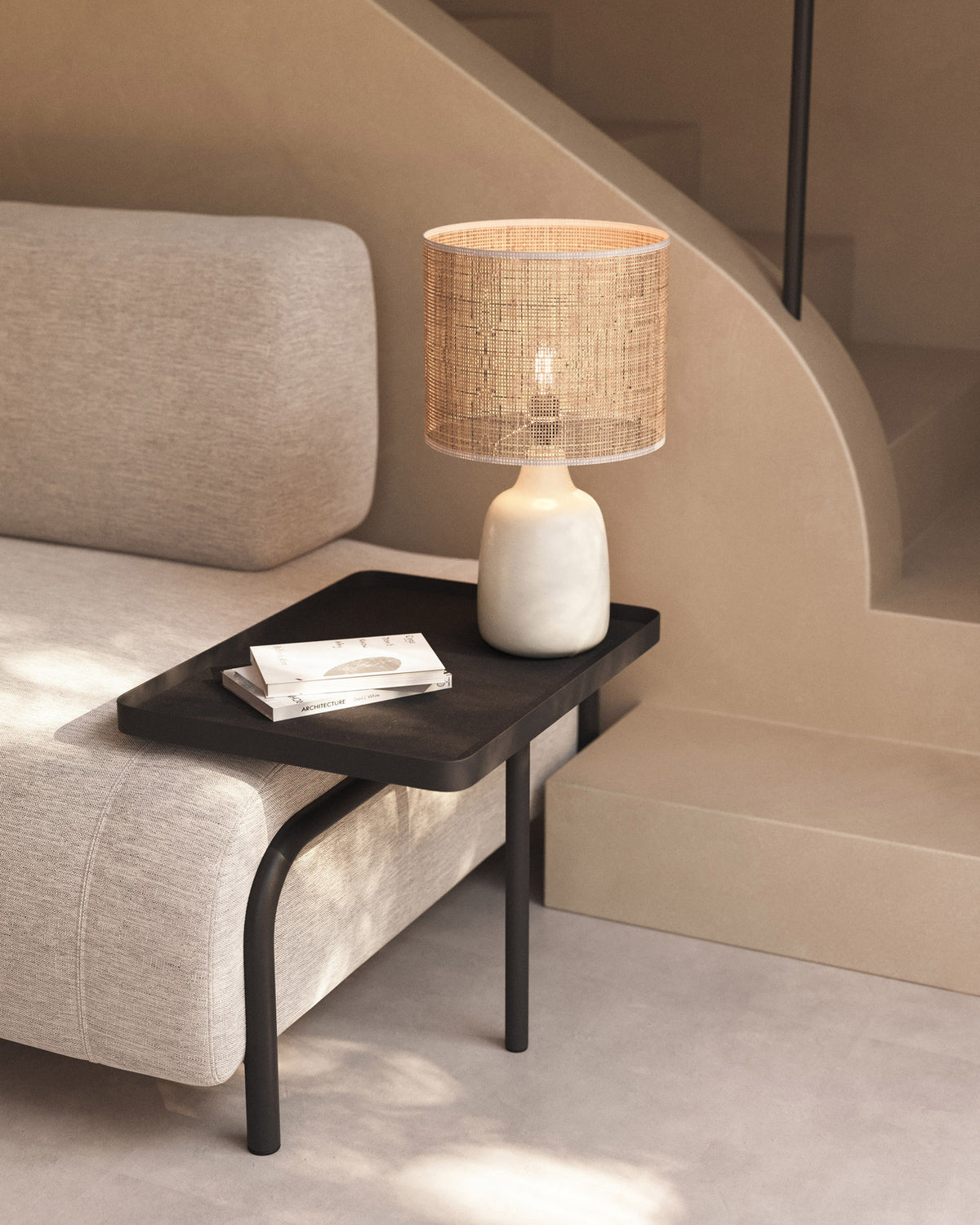 Erna Tischlampe aus weisser Keramik und Bambus mit natürlichem Finish in Natur, Beige präsentiert im Onlineshop von KAQTU Design AG. Tischleuchte ist von Kave Home