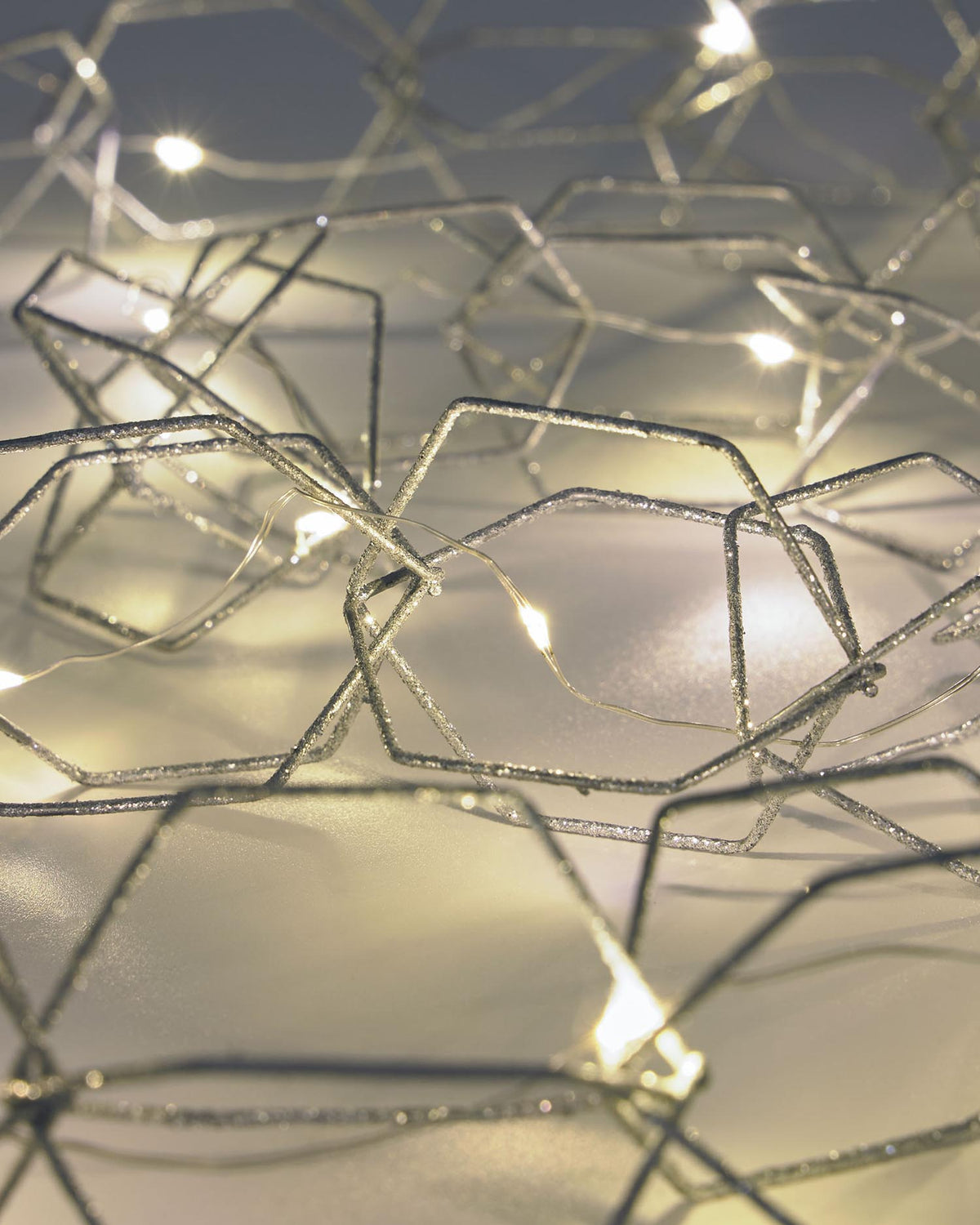 Narel Lichterkette grau 1,9 m in Silber präsentiert im Onlineshop von KAQTU Design AG. Lampenkette ist von Kave Home