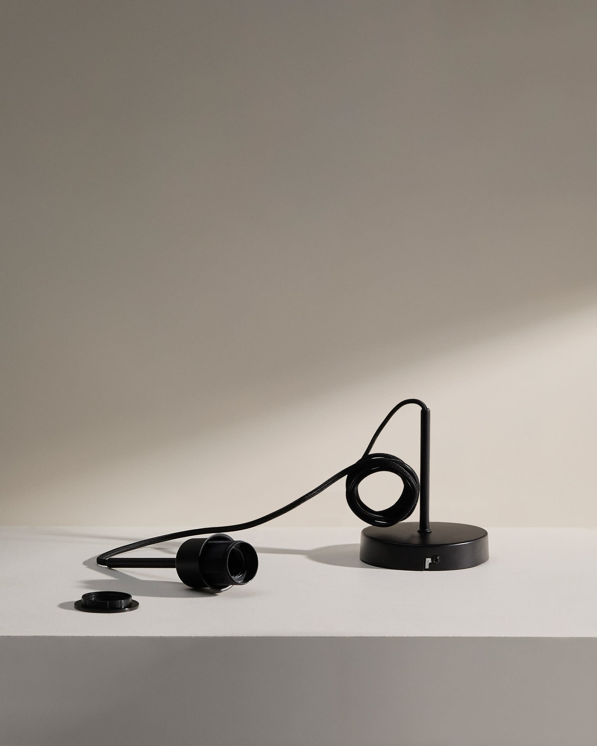 Deckenlampenfassung für Lampe Fulvia aus Metall schwarz 150 cm in Schwarz präsentiert im Onlineshop von KAQTU Design AG. Deckenleuchte ist von Kave Home
