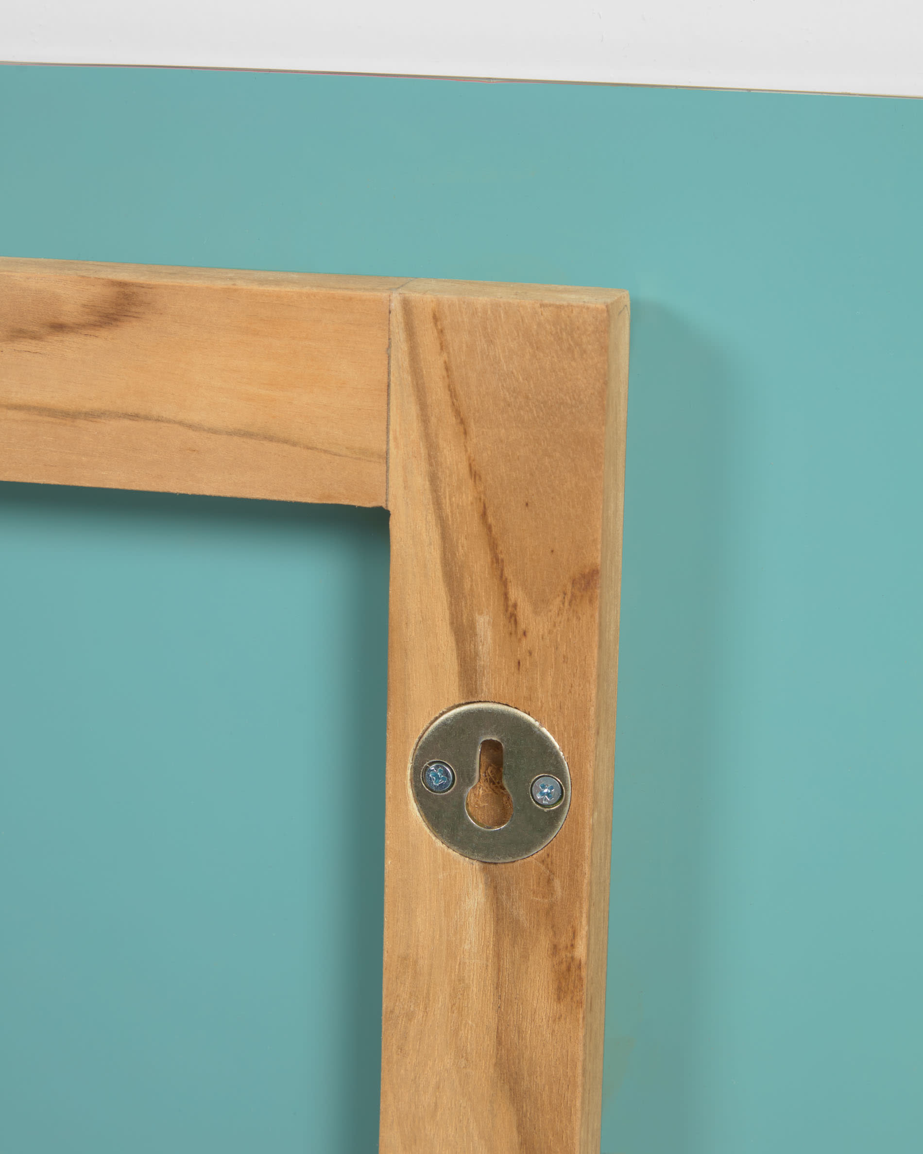 Entdecken Sie den Rokia Spiegel (90x55 cm) aus massivem Teakholz von Kave Home – ein stilvolles, langlebiges Accessoire mit orientalischem Charme für Ihr Zuhause.