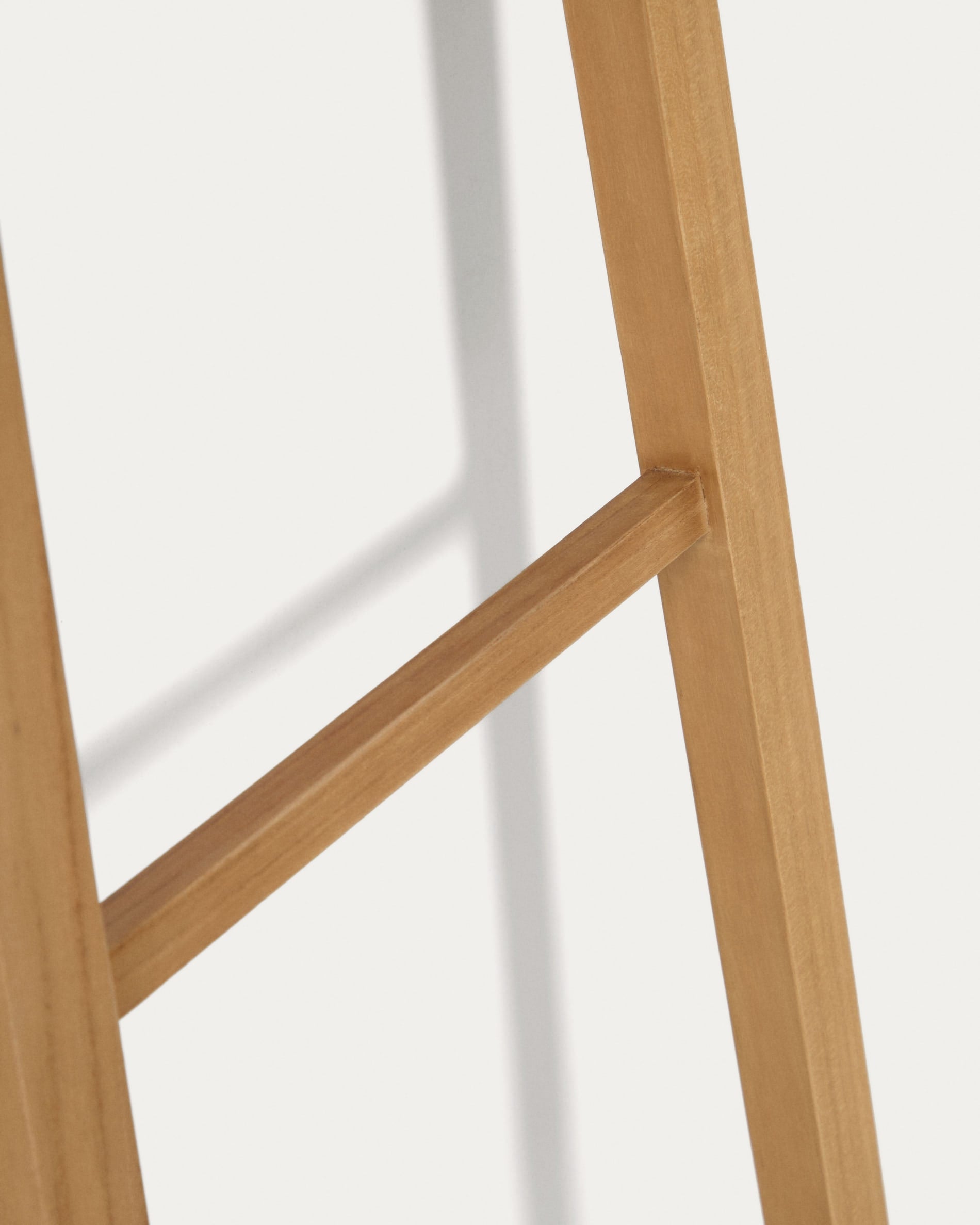 Stilvoller Handtuchhalter aus robustem Teakholz, 50 x 160 cm, mit natürlichem Finish – perfektes Accessoire für Ihr modernes Badezimmer.