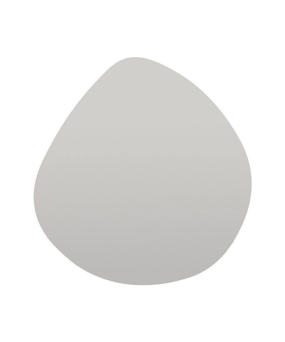 Verleihen Sie Ihrem Raum mit dem Besso Spiegel von Hanah Home in elegantem Schwarz einen Hauch von Luxus und zeitloser Schönheit.