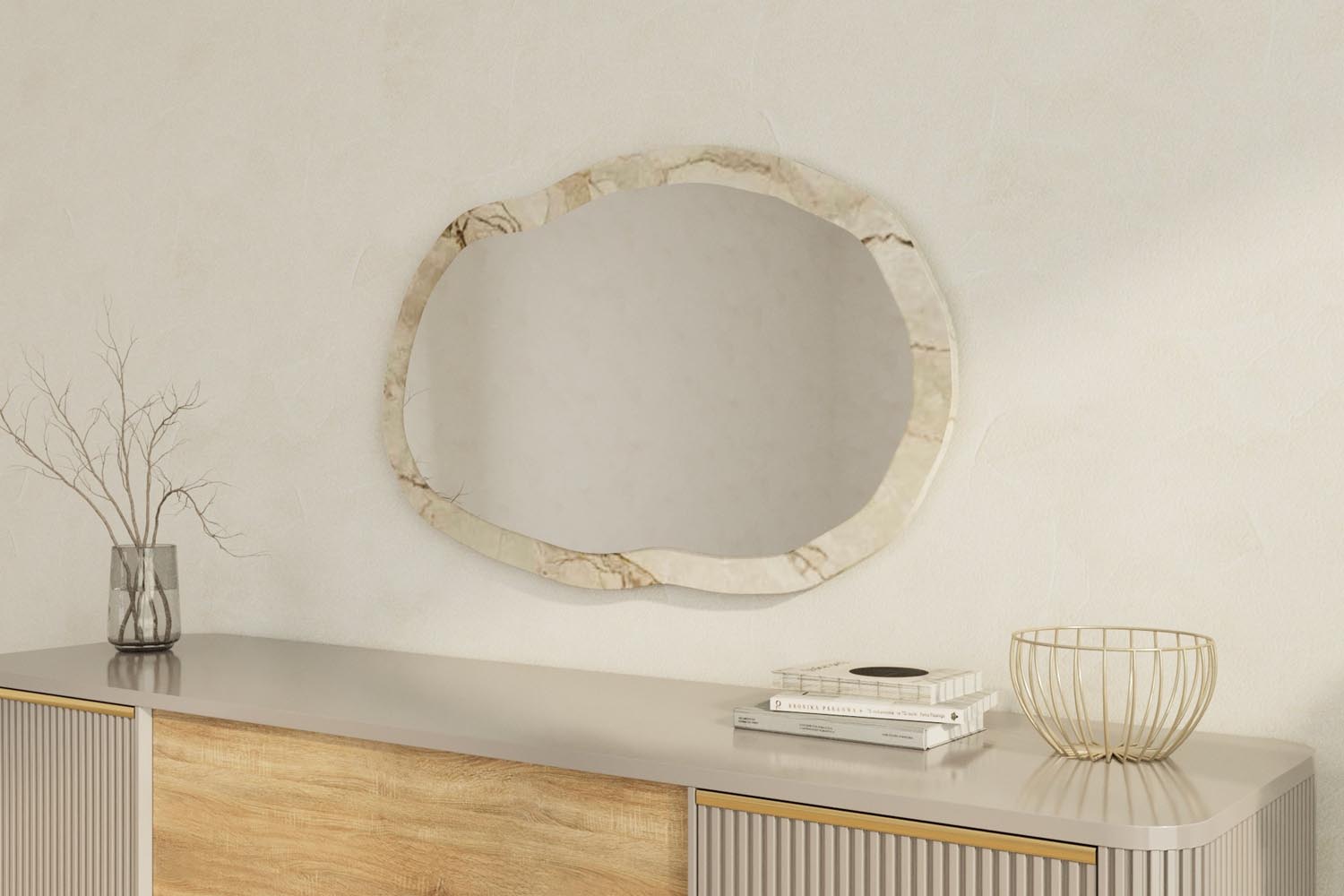 Verleihen Sie Ihrem Raum mit dem Lossa Spiegel von Hanah Home in Ephesus Marmor einen Hauch von Eleganz und Stil – perfekt für jedes Zuhause!