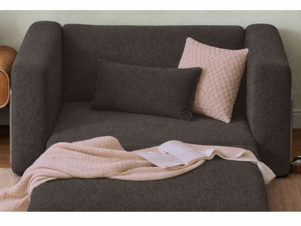 Anthrazitfarbenes 1-Sitzer Schlafsofa Wello aus 100% Bouclé-Stoff mit Sitzhöhe 35 cm und abnehmbarem, waschbarem Bezug von Hanah Home.