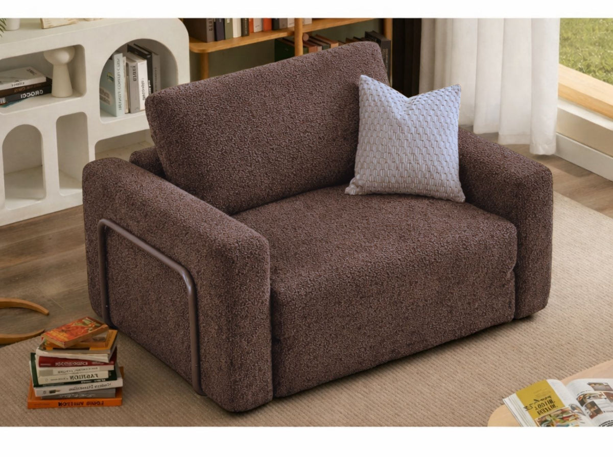 Braunes 1-Sitzer Schlafsofa aus 100% Bouclé-Stoff mit gepolsterter Sitzfläche und ausklappbarer Liegefläche in kompakter Form.