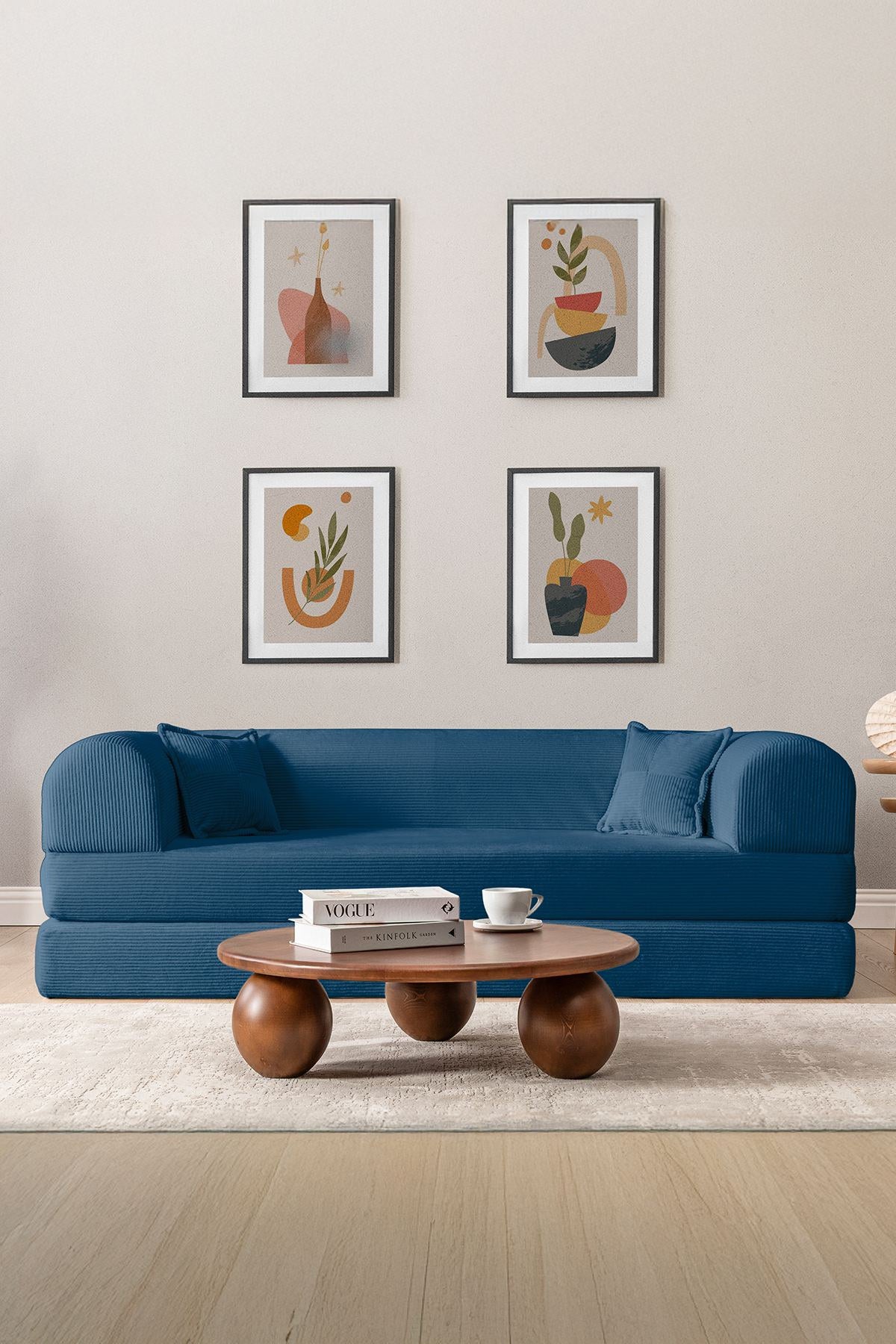 Blaues 3-Sitzer Schlafsofa Legom Eco aus geripptem Cord-Plüschstoff mit abnehmbarem Bezug und zwei losen Kissen, Sitzhöhe 36 cm.