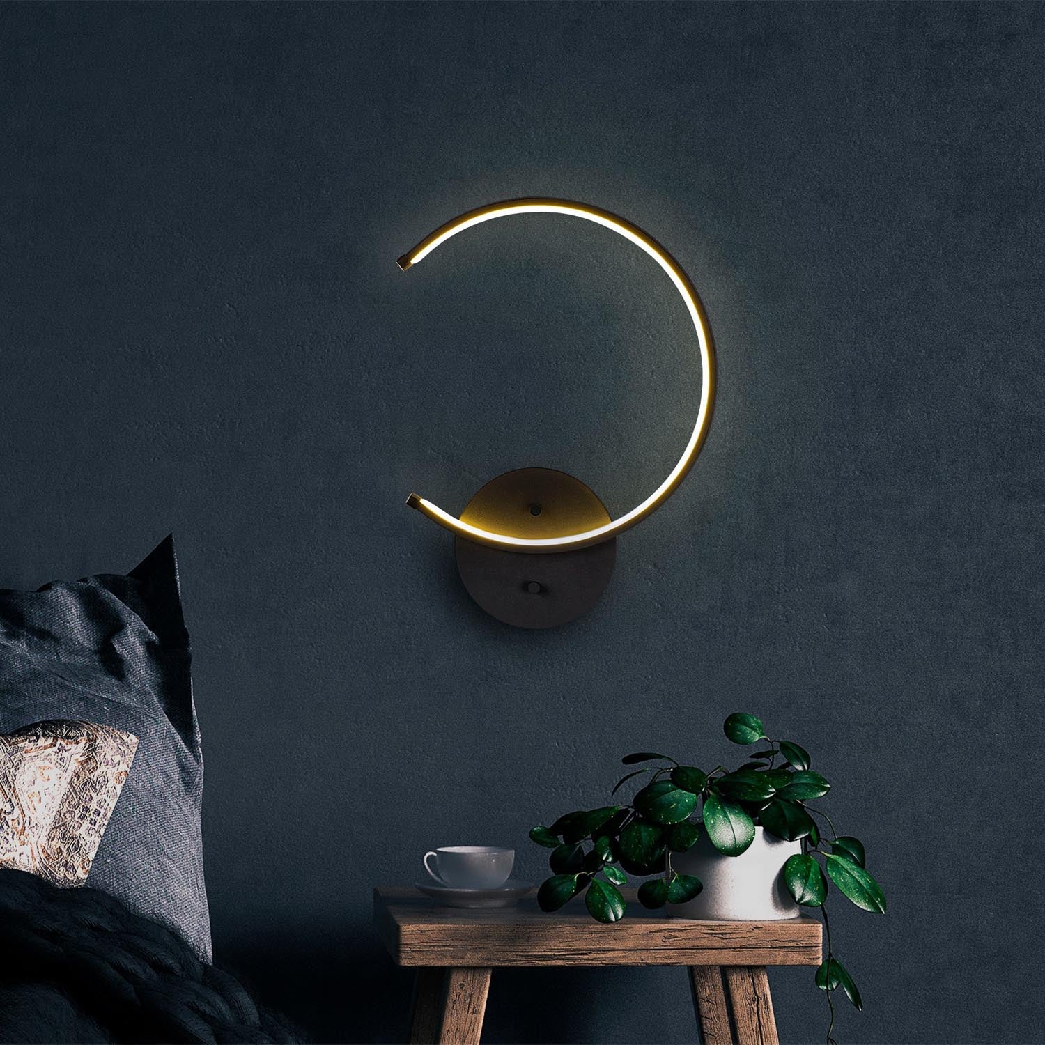 Verleihen Sie Ihrem Raum mit der Moon Wandleuchte von Opviq in elegantem Schwarz einen Hauch von Stil und Gemütlichkeit. Ideal für jedes moderne Zuhause.
