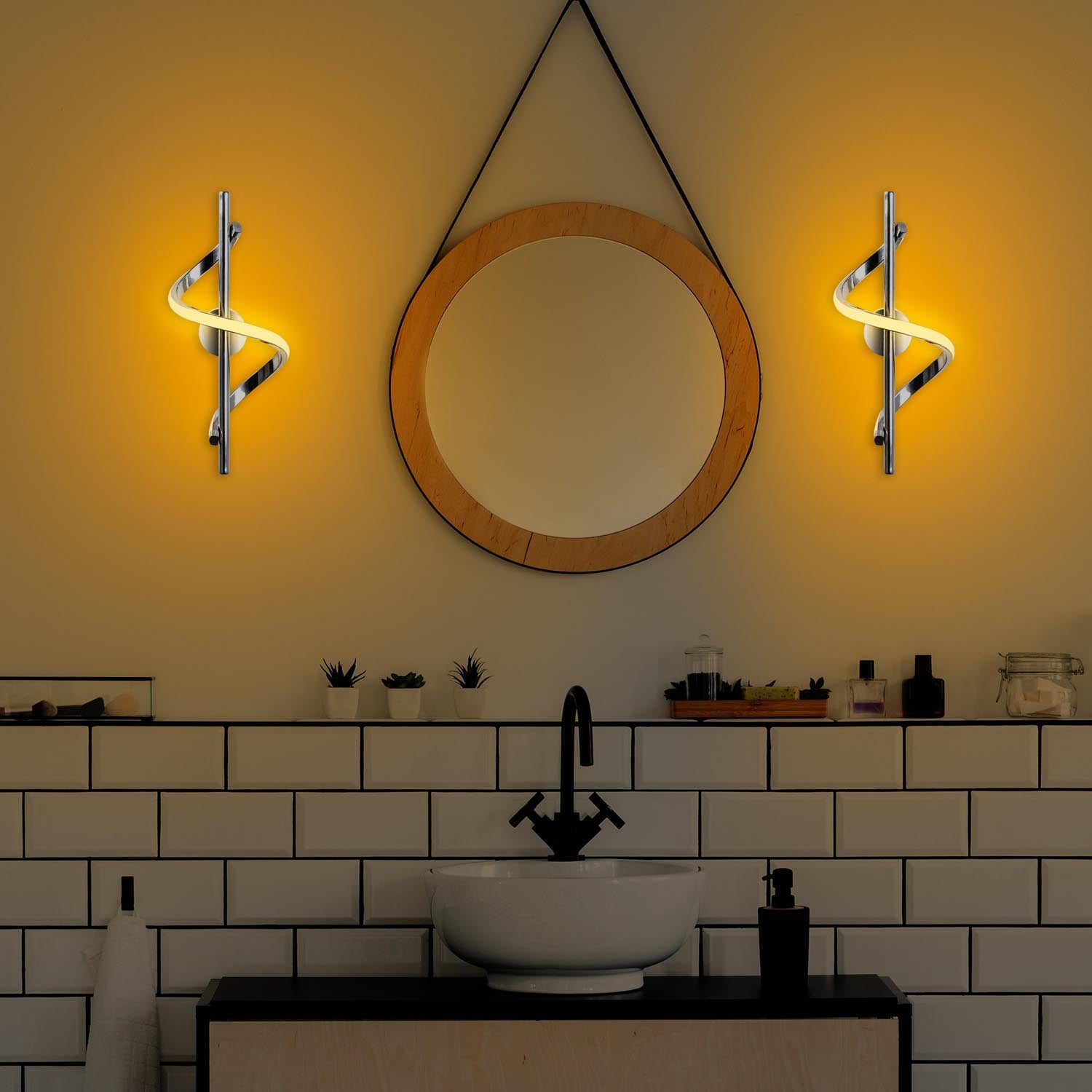 Entdecken Sie die Lıkma Wandleuchte von Opviq – ein stilvolles Lichtobjekt, das Eleganz und Gemütlichkeit in Ihr Zuhause bringt.