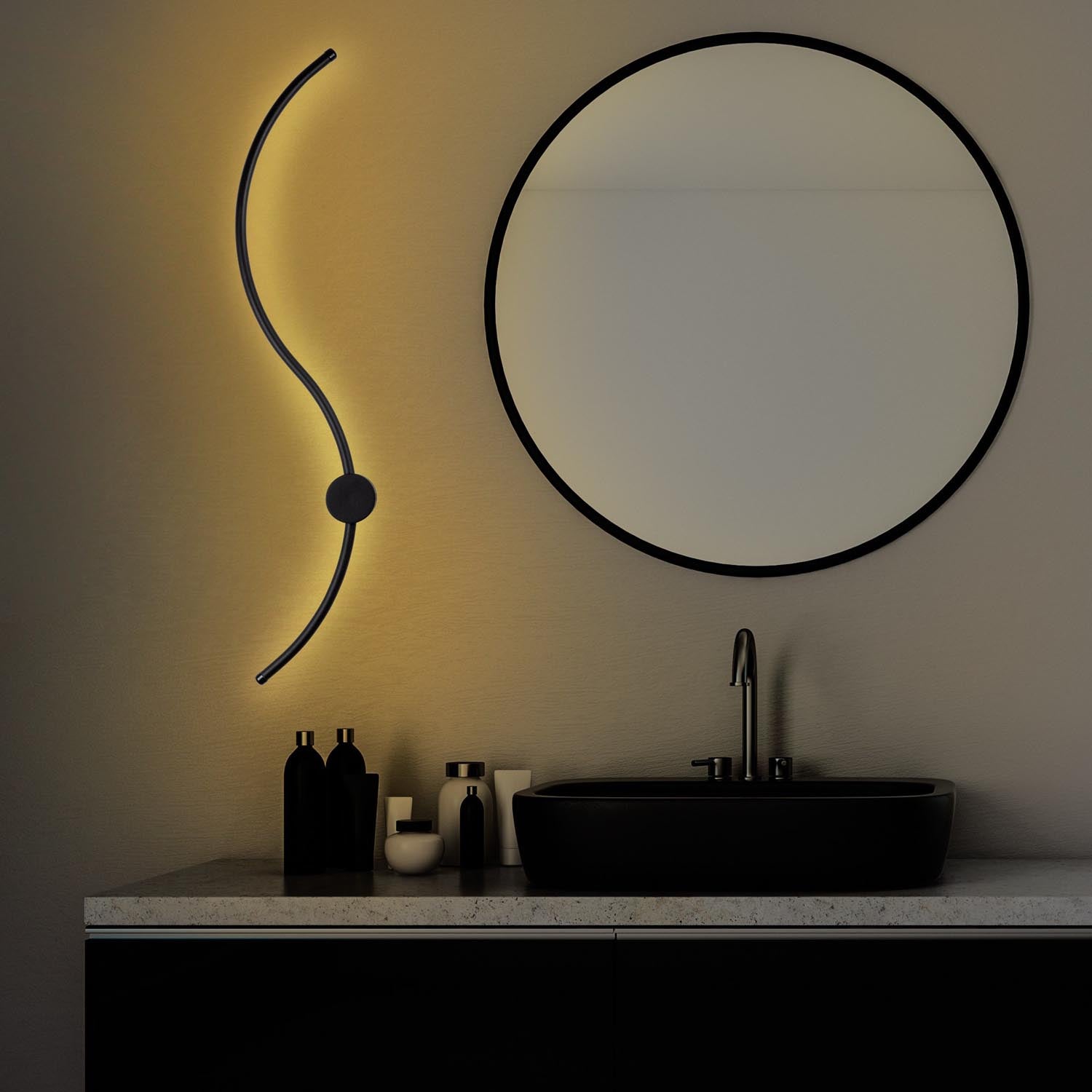 Setzen Sie mit der eleganten Uyan Wandleuchte von Opviq in Schwarz stilvolle Akzente in Ihrem Zuhause. Perfekt für jedes moderne Ambiente!