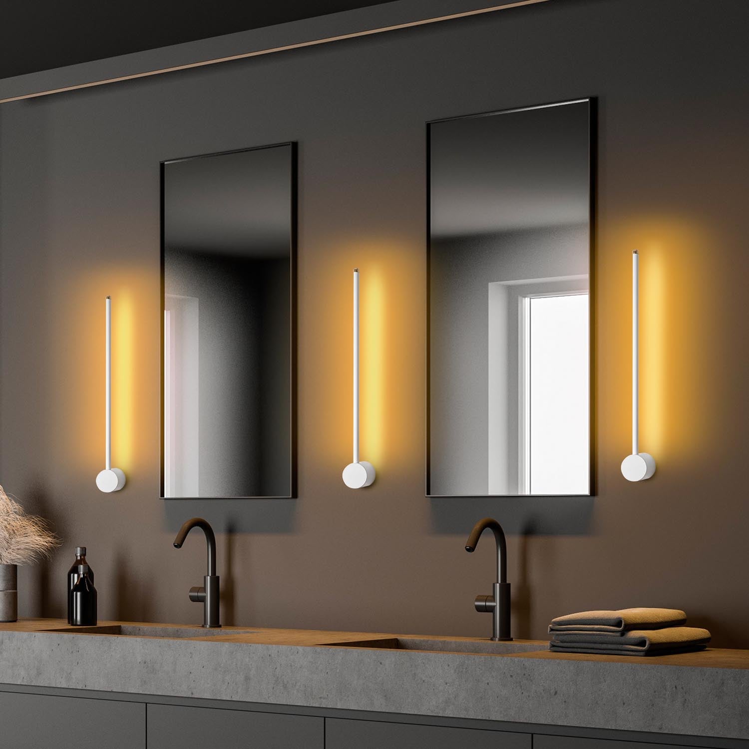 Verleihen Sie Ihrem Raum mit der eleganten Sword Wandleuchte von Opviq in Weiß einen Hauch von Raffinesse und zeitloser Schönheit.