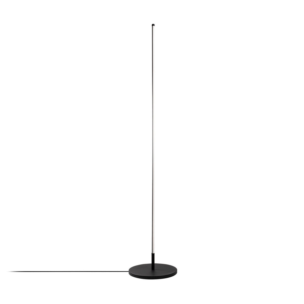 Only Stehleuchte - Schwarz in Schwarz präsentiert im Onlineshop von KAQTU Design AG. Stehleuchte ist von Opviq