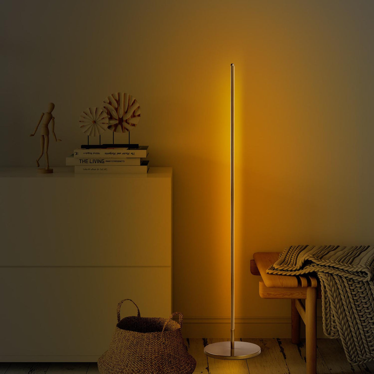 Only Stehleuchte - Gold in Gold präsentiert im Onlineshop von KAQTU Design AG. Stehleuchte ist von Opviq