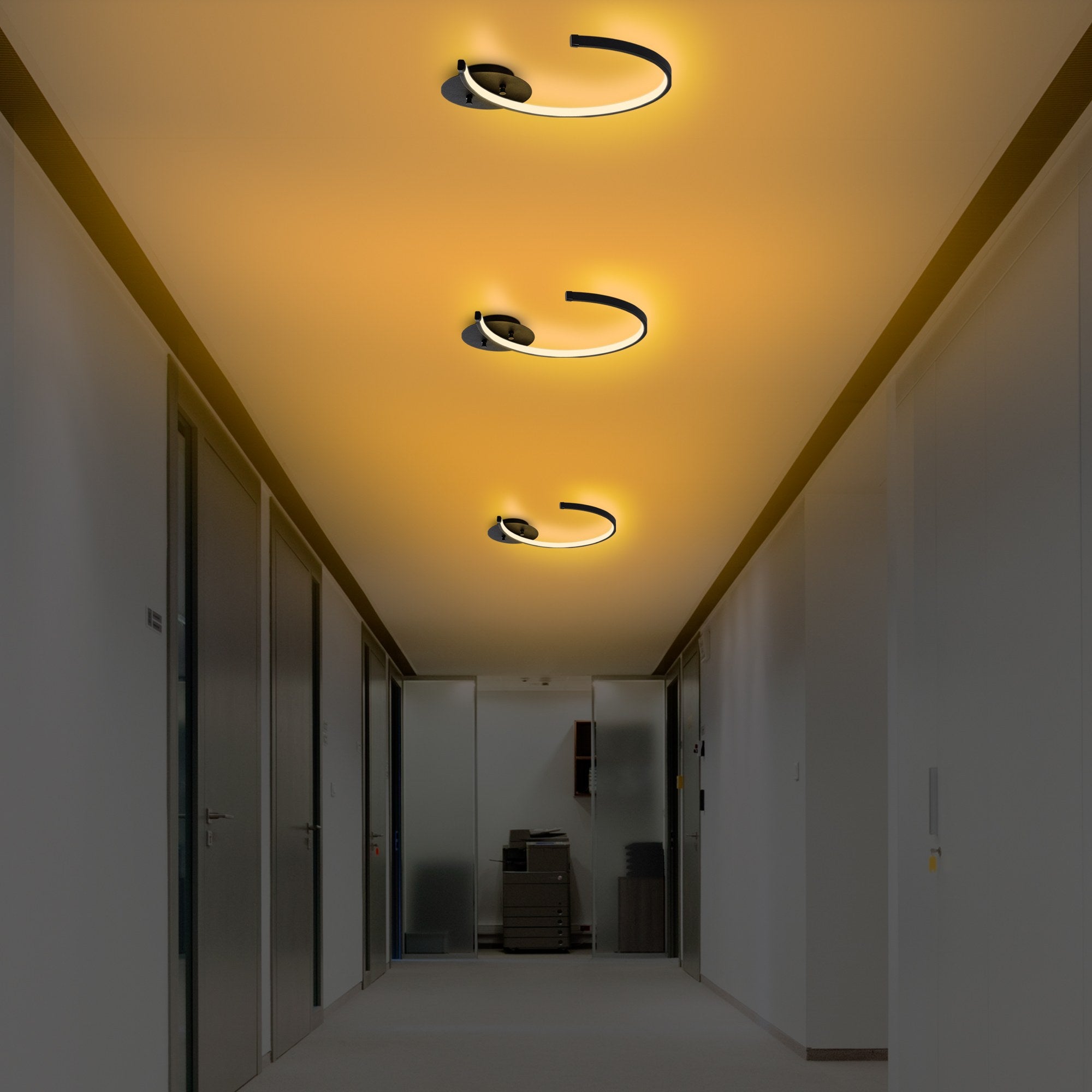 Stilvolle Moon Deckenleuchte in elegantem Schwarz von Opviq. Perfekt für jeden Raum, bietet sie warmes Licht und zeitlose Eleganz.