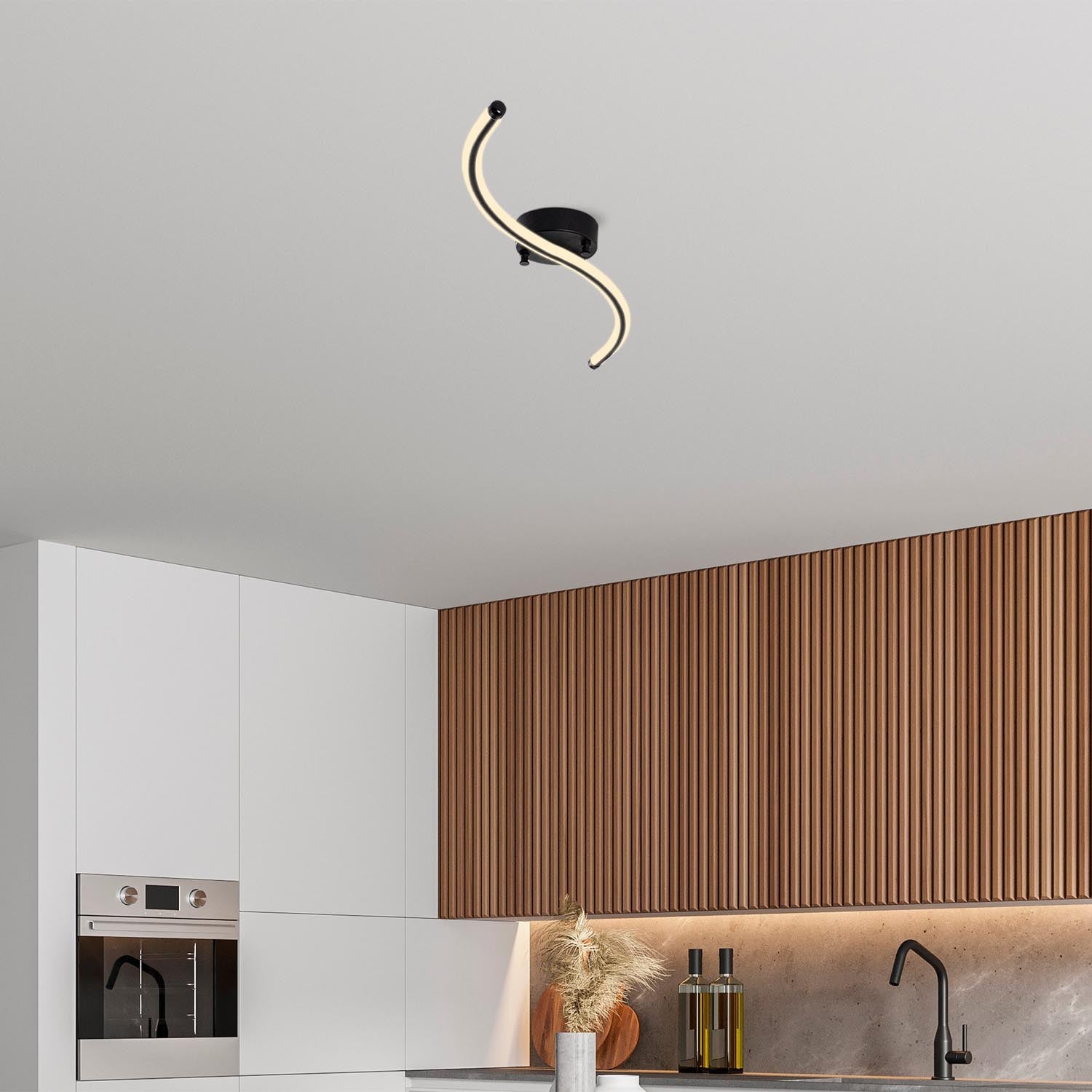 Die Yılan Deckenleuchte von Opviq in stilvollem Schwarz vereint modernes Design mit warmem Licht und verwandelt jeden Raum in eine elegante Oase.