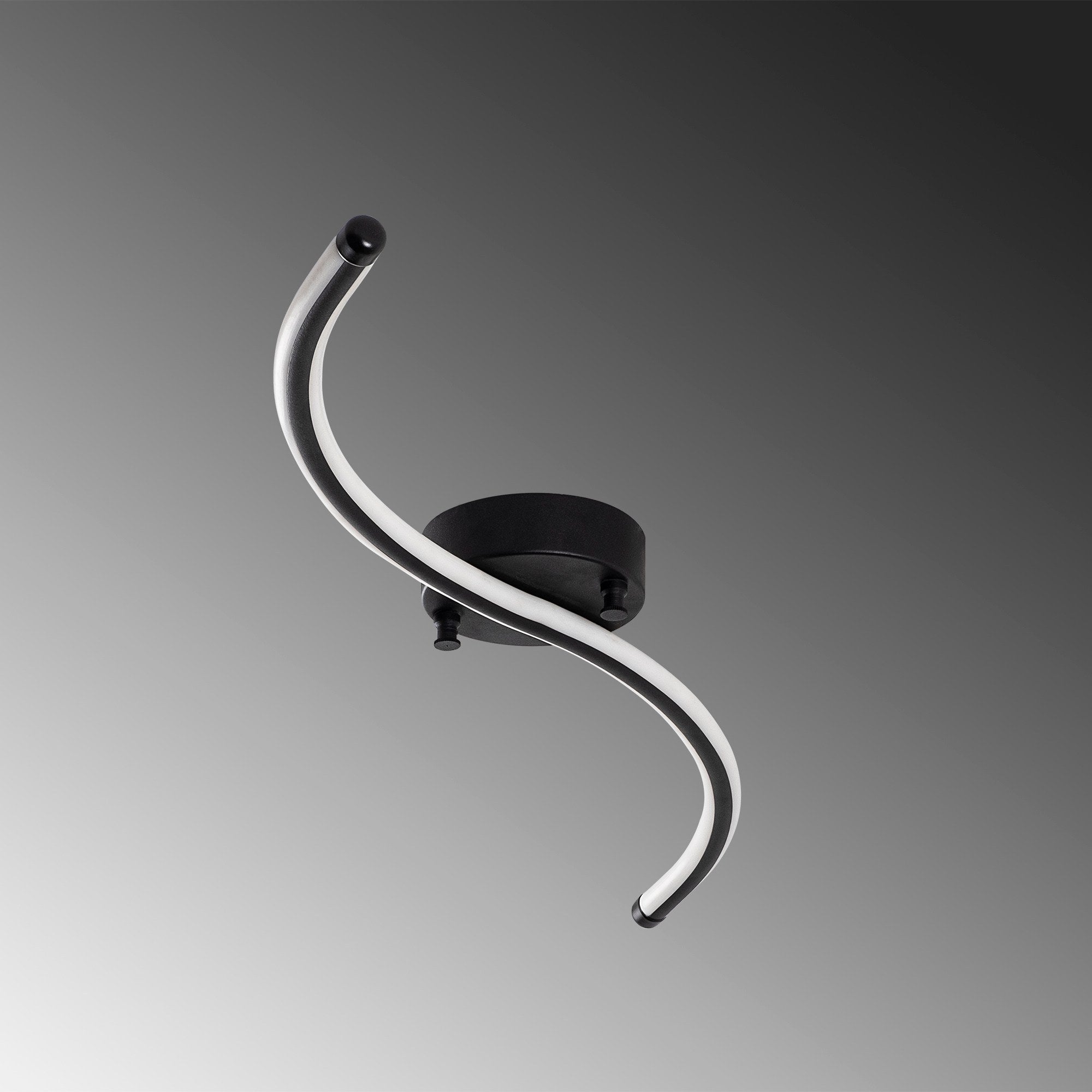 Die Yılan Deckenleuchte von Opviq in elegantem Schwarz vereint modernes Design mit warmem Licht und verwandelt jeden Raum in eine stilvolle Oase.