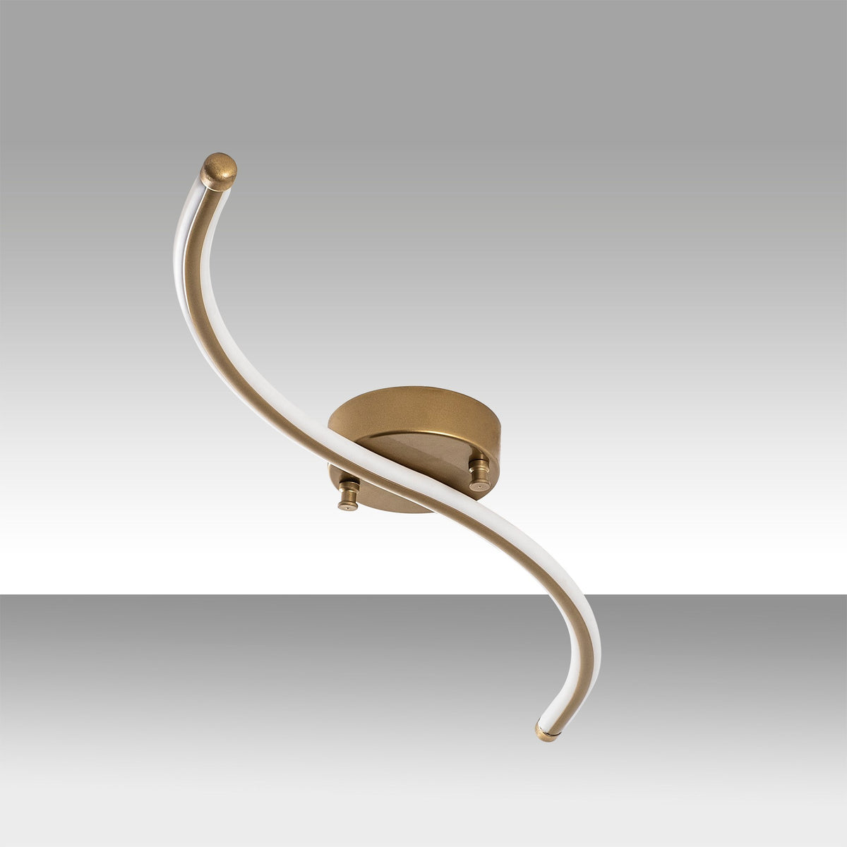 Yılan Deckenleuchte - Gold in Gold präsentiert im Onlineshop von KAQTU Design AG. Deckenleuchte ist von Opviq