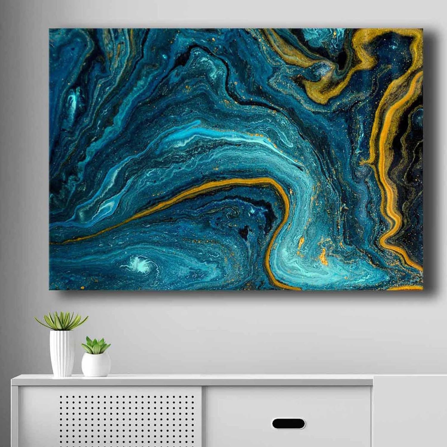 Entdecken Sie das beeindruckende Leinwandgemälde 70100NISC in Blau, Marineblau und Gold von Wallity. Ein elegantes Kunstwerk für Ihr Zuhause!