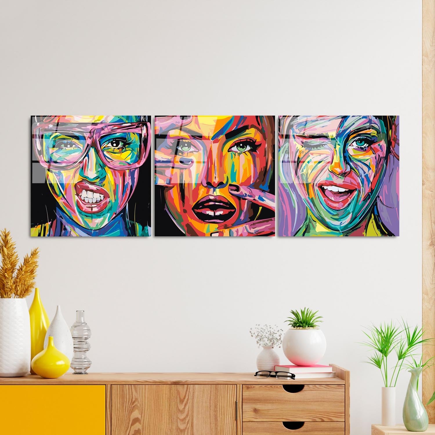 Entdecken Sie das mehrfarbige UV-Bild von Wallity – ein elegantes Kunstwerk aus gehärtetem Glas, das jeden Raum stilvoll bereichert.