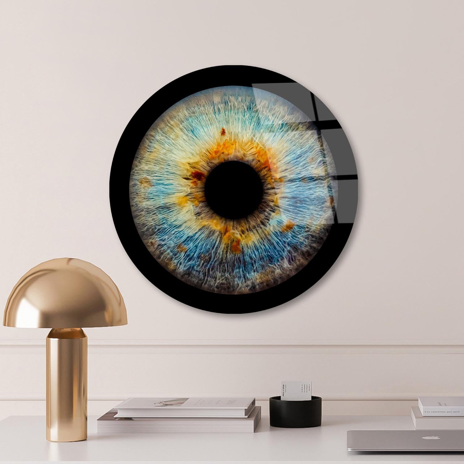 Entdecken Sie die fesselnde Schönheit des mehrfarbigen UV-Bildes von Wallity. Bruchsicheres, elegantes Glasgemälde für stilvolle Wohnräume.