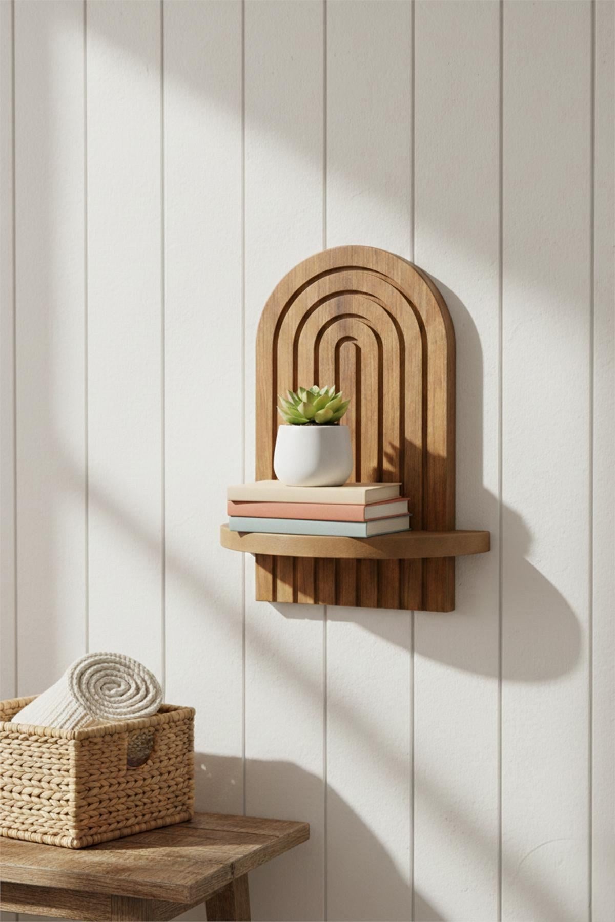 Wandregal aus MDF in Eiche-Optik mit geometrischem Design, Masse 26 x 13 x 35 cm, montiert an einer hellen Wand.