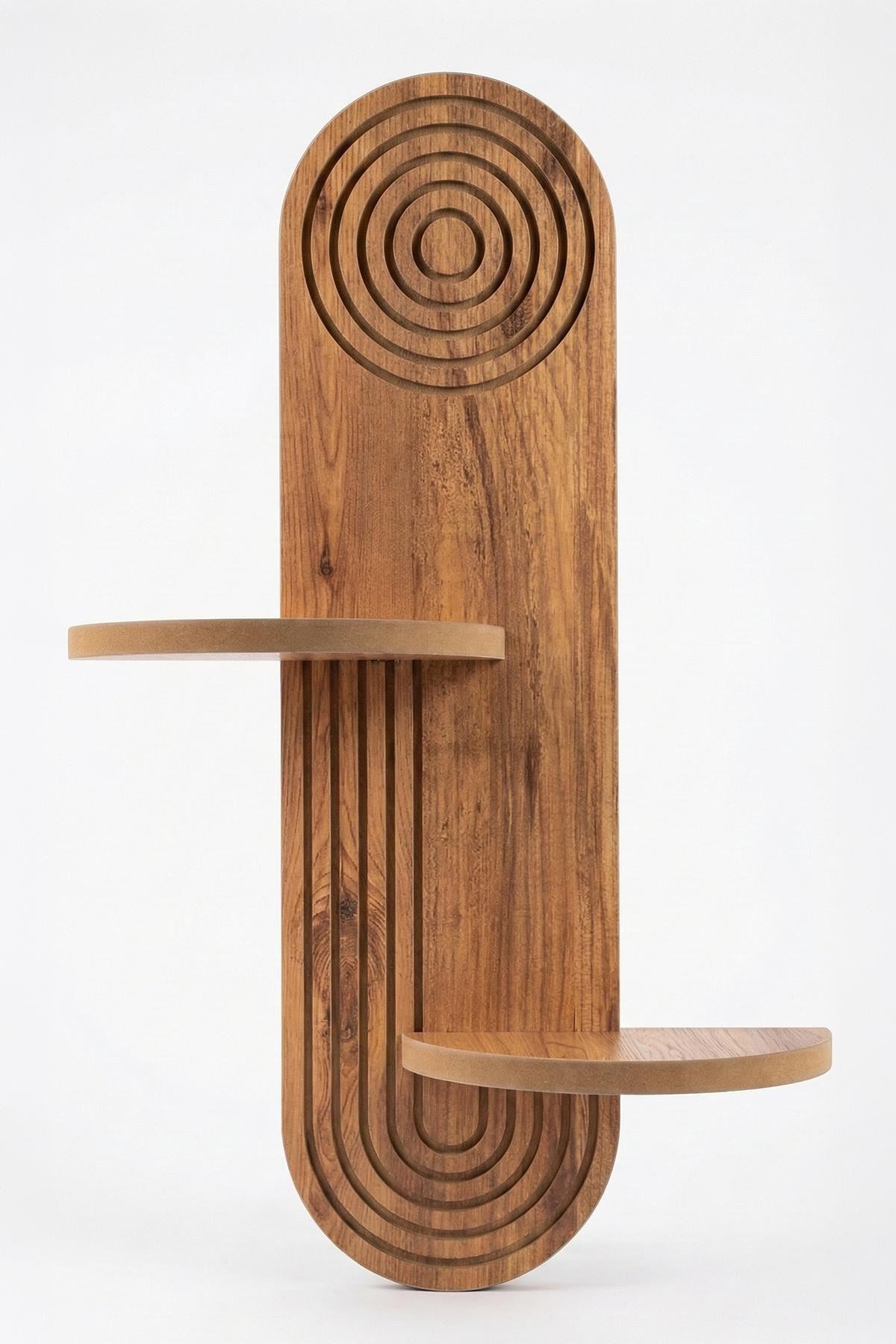 Wandregal Artmtkwll3 in Eiche von Hanah Home, MDF-Material, geometrische Form, montiert an einer weissen Wand.