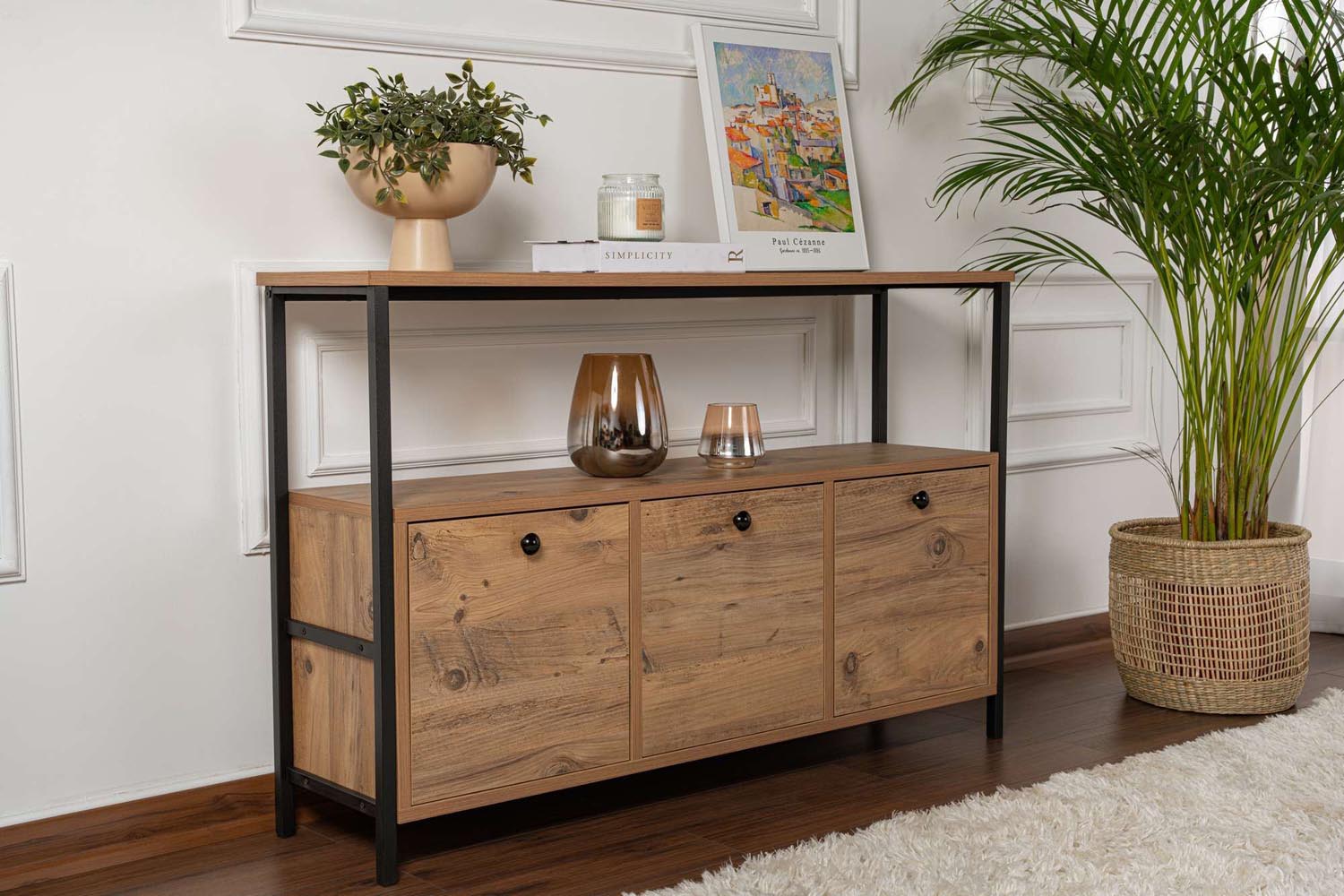 Entdecken Sie das stilvolle Solace High-Sideboard in Atlantischer Kiefer Schwarz von Nordure. Eleganz und Funktionalität für Ihr Zuhause!