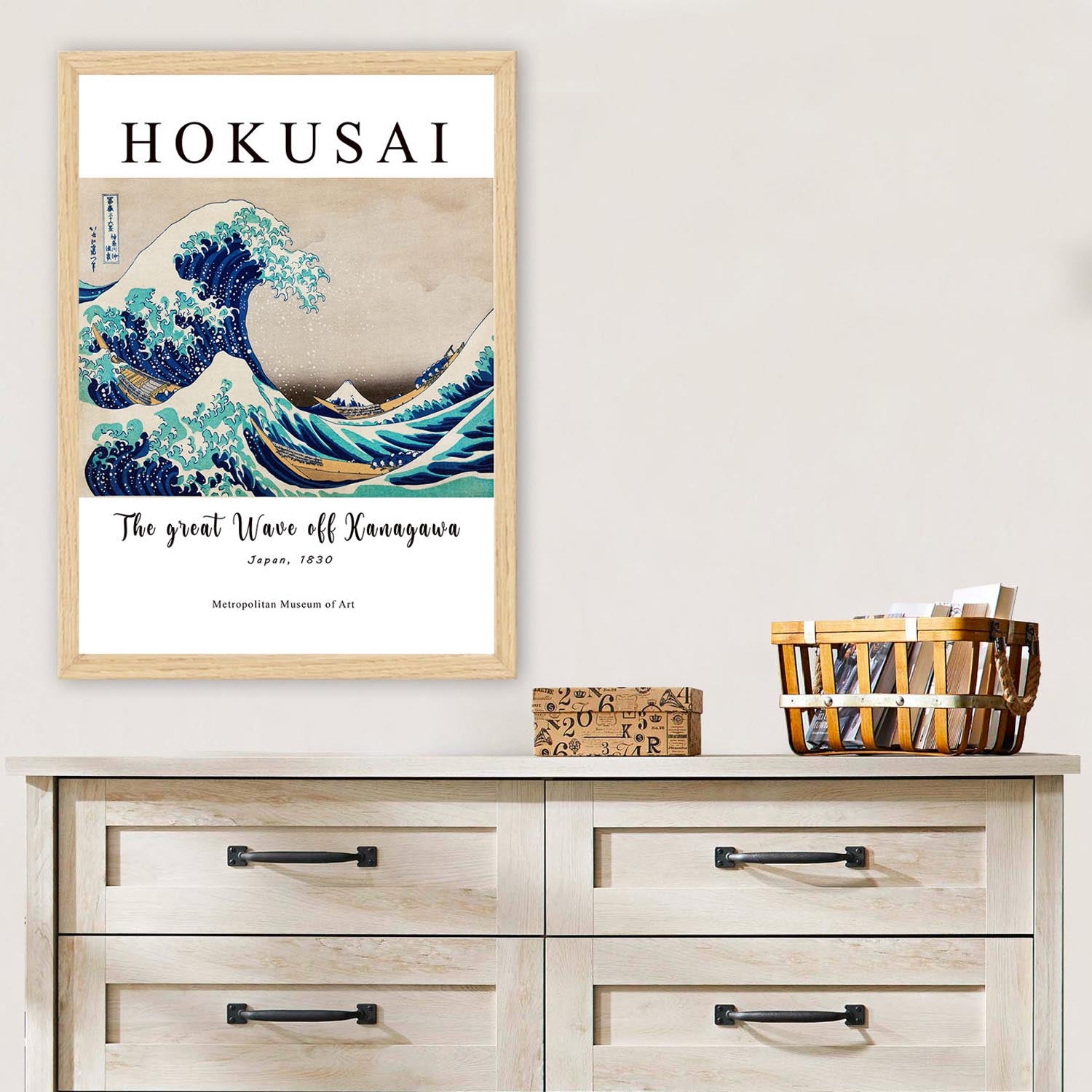 Entdecken Sie die faszinierende "Große Welle vor Kanagawa" von Hokusai. Dieses exquisite, gerahmte Kunstwerk bringt Eleganz und japanische Kunst in Ihr Zuhause.