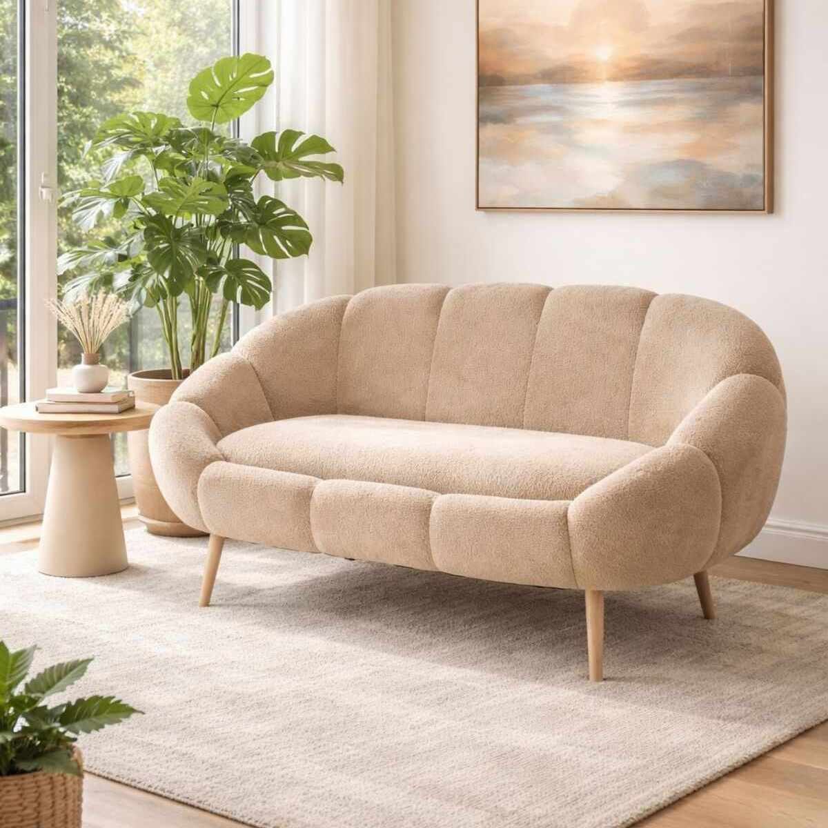 Beiges 2-Sitzer Sofa mit geflügelter Rückenlehne, Wellsoft-Bezug und Beinen aus Eschenholz, Masse 130 x 50 x 105 cm.