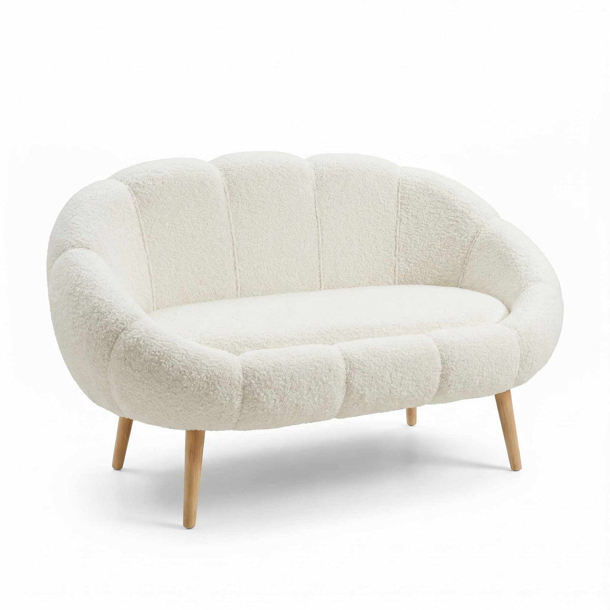 Weisses 2-Sitzer Sofa Lida von Hanah Home mit Wellsoft-Stoffbezug, Flügel-Design und Beinen aus Eschenholz, Masse 130x50x105 cm.