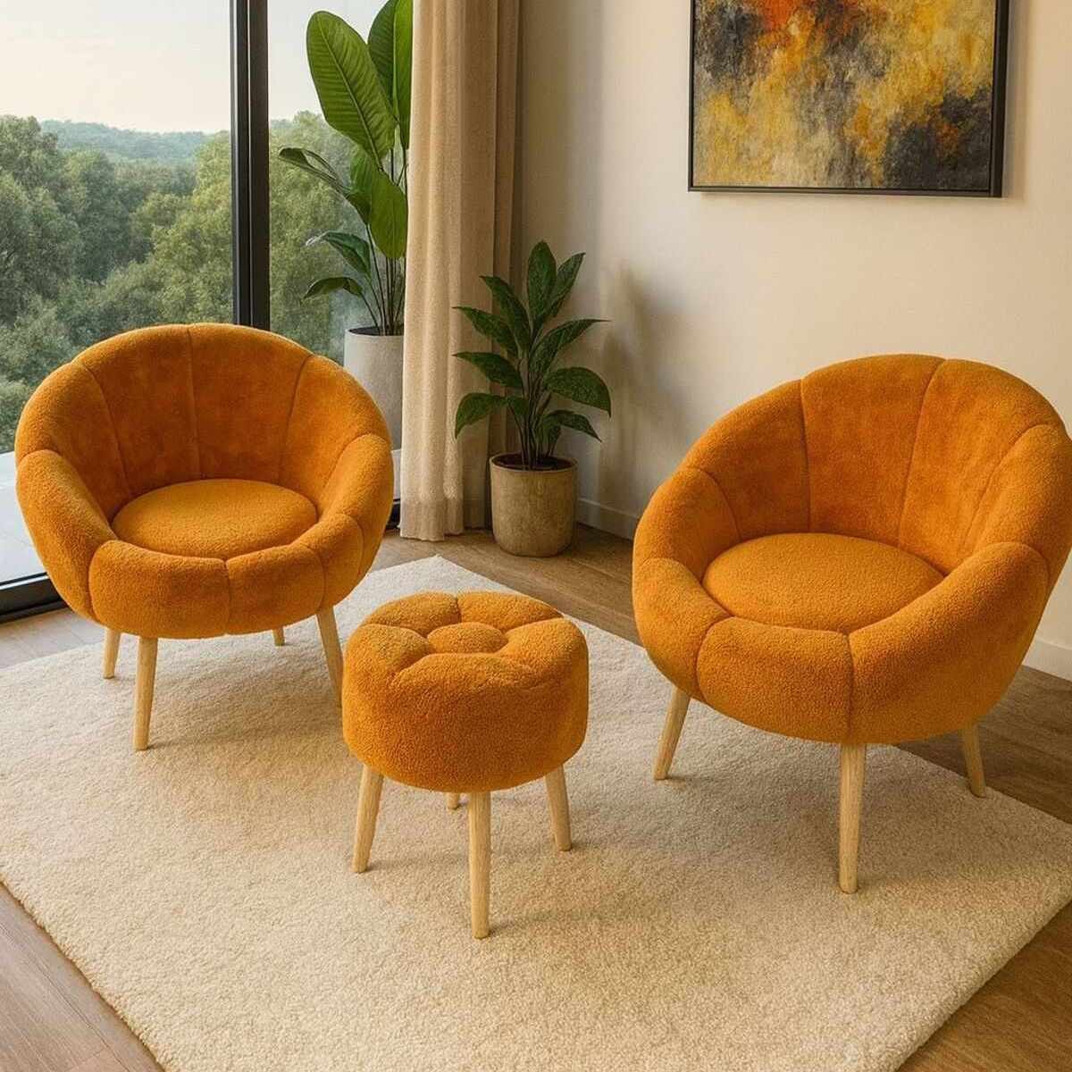 Zwei orangefarbene Ohrensessel mit Wellsoft-Stoffbezug und Eschenholzbeinen sowie ein passender runder Pouf von Hanah Home im Wohnraum.