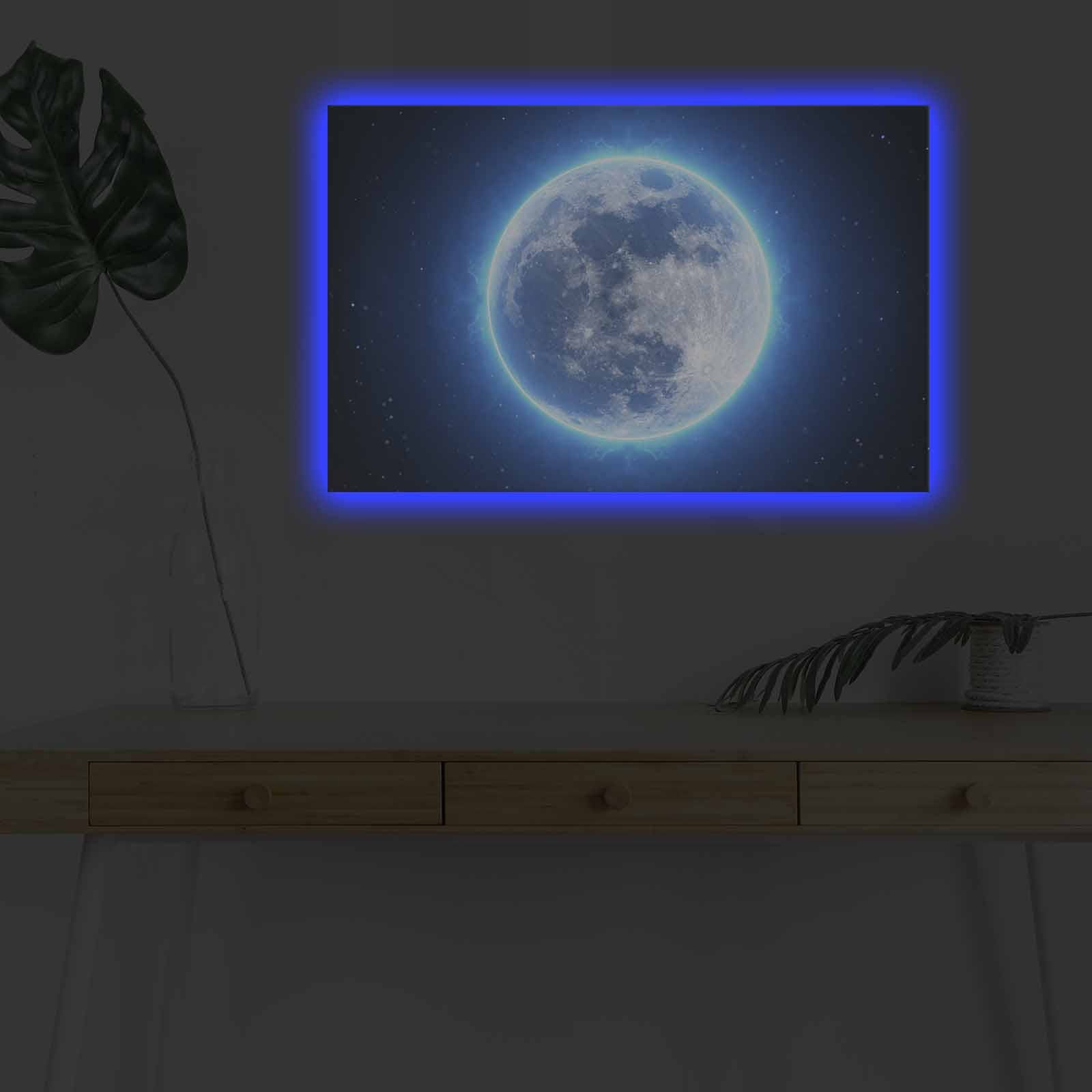 Verleihen Sie Ihrem Raum mit dem NASA-023 von Wallity einen Hauch von Magie! Dieses LED beleuchtete Leinwandgemälde schafft eine entspannende Atmosphäre und ist ein echter Blickfang.