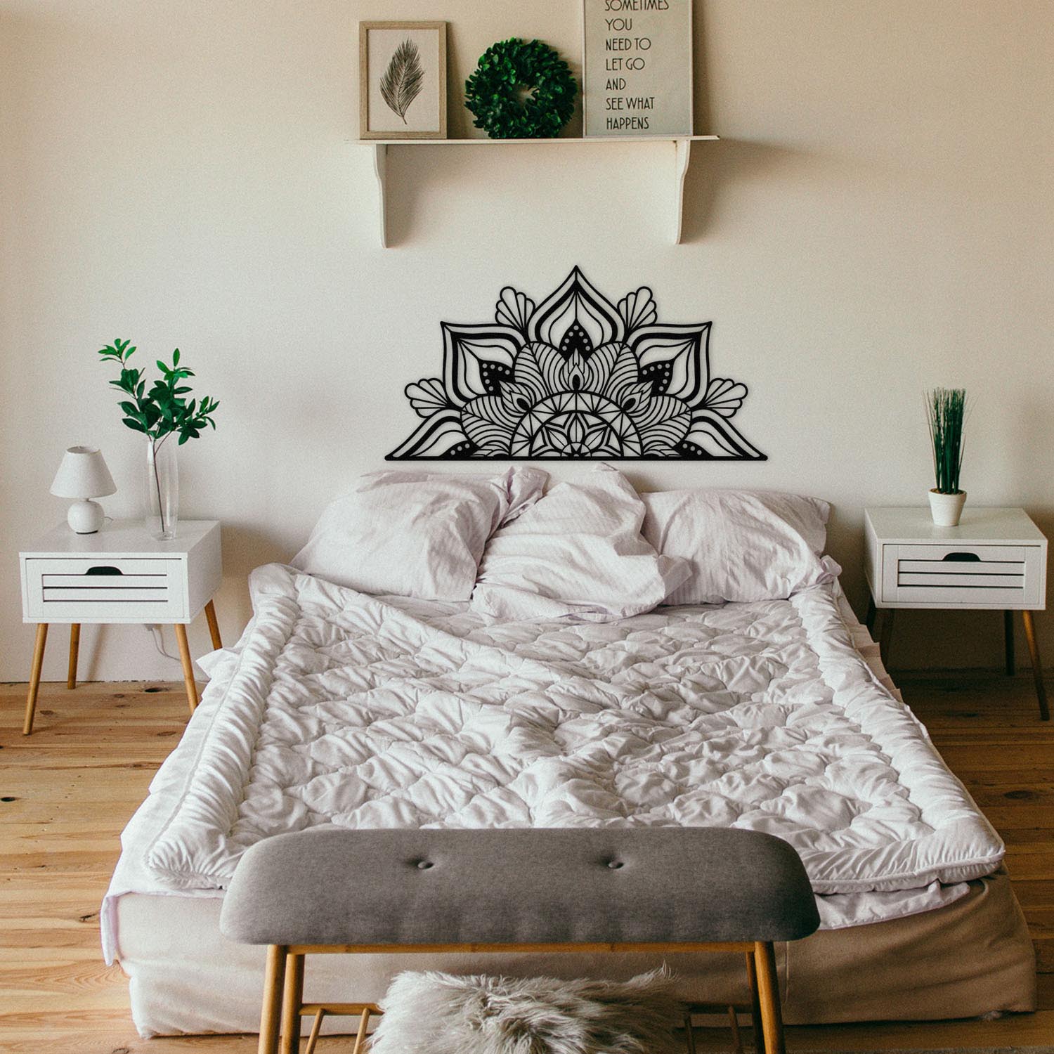 Verleihen Sie Ihrem Raum mit der Berceste Wanddeko von Wallity einen Hauch von zeitloser Eleganz. Dieses beeindruckende schwarze Metall-Wandaccessoire ist ein echter Blickfang!