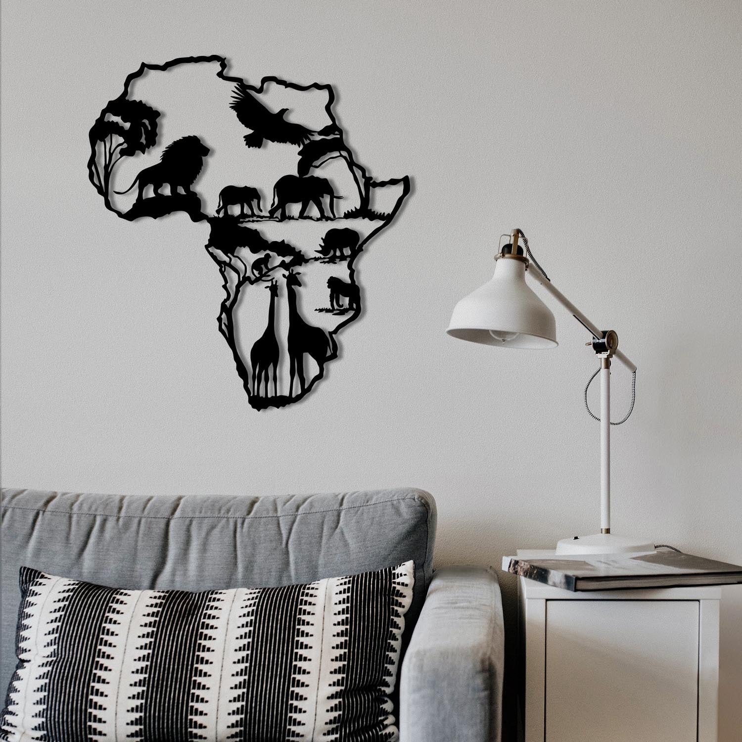 Verleihen Sie Ihrem Zuhause mit der African 2 Wanddeko von Wallity einen Hauch von Eleganz. Dieses schwarze Metall-Accessoire ist ein stilvolles Highlight für jeden Raum.