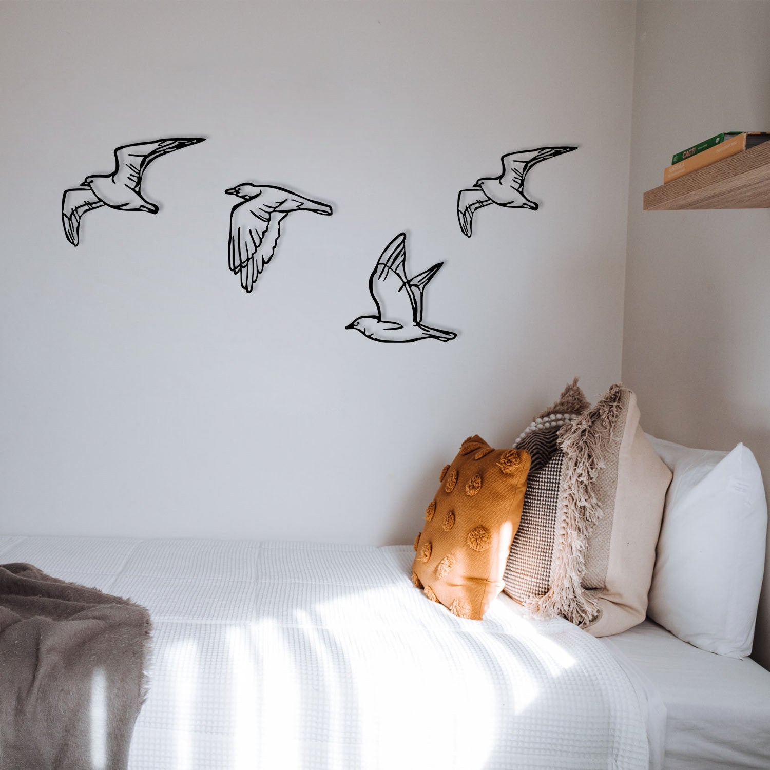 Verleihen Sie Ihrem Raum mit der Zevahir Wanddeko von Wallity in Schwarz einen Hauch von Eleganz. Dieses langlebige Metall-Accessoire setzt stilvolle Akzente.