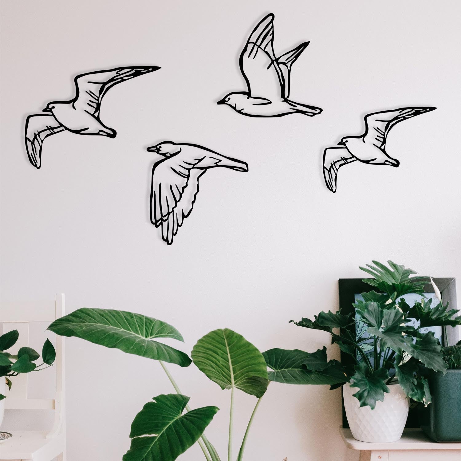 Entdecken Sie die Zevahir Wanddeko von Wallity in Schwarz – ein elegantes Metall-Accessoire, das Ihrem Raum Charakter und Stil verleiht.