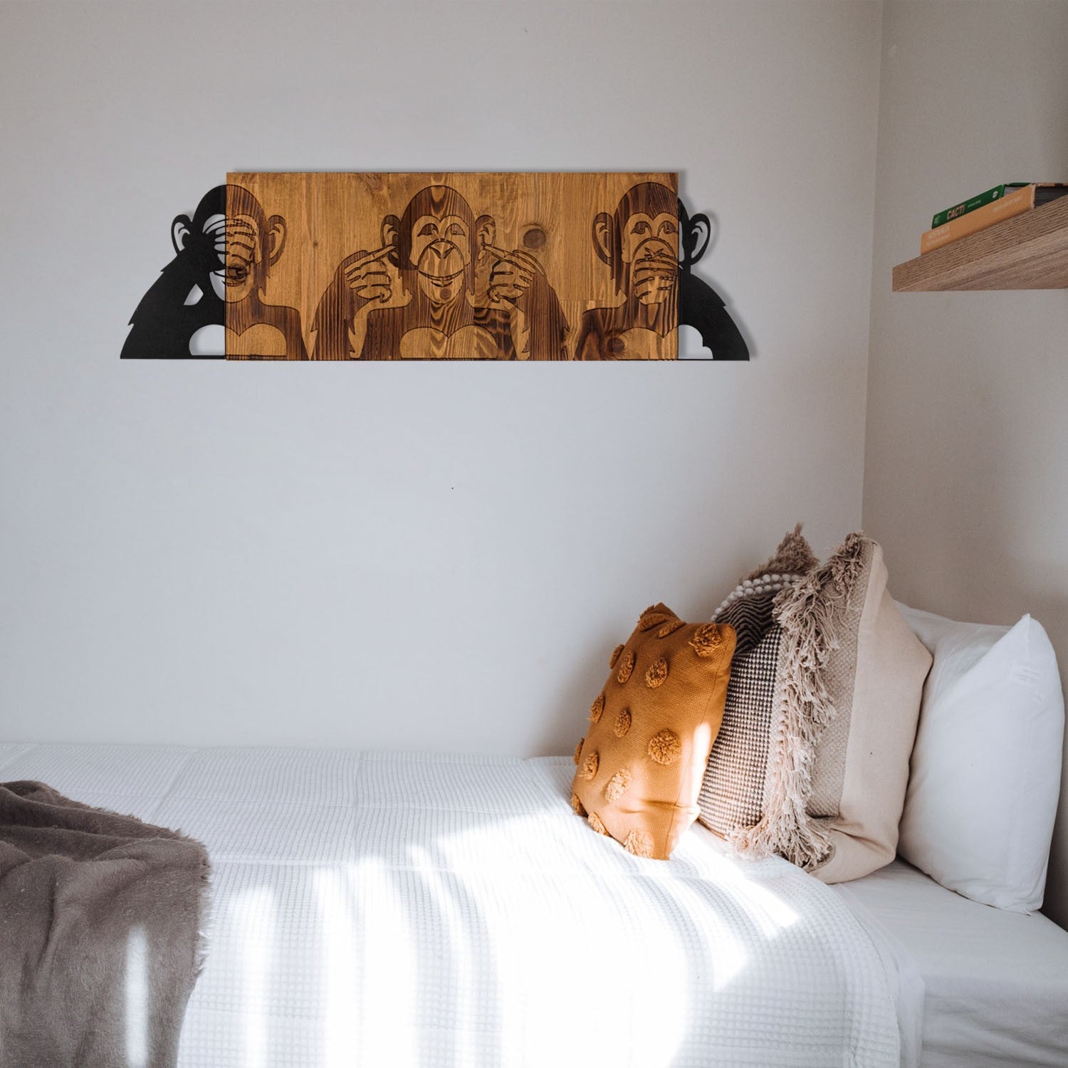 Gestalten Sie Ihr Zuhause mit der Wanddeko "I didn't see I didn't hear I don't know" von Wallity. Edles Design aus Metall und Walnuss für jeden Raum.