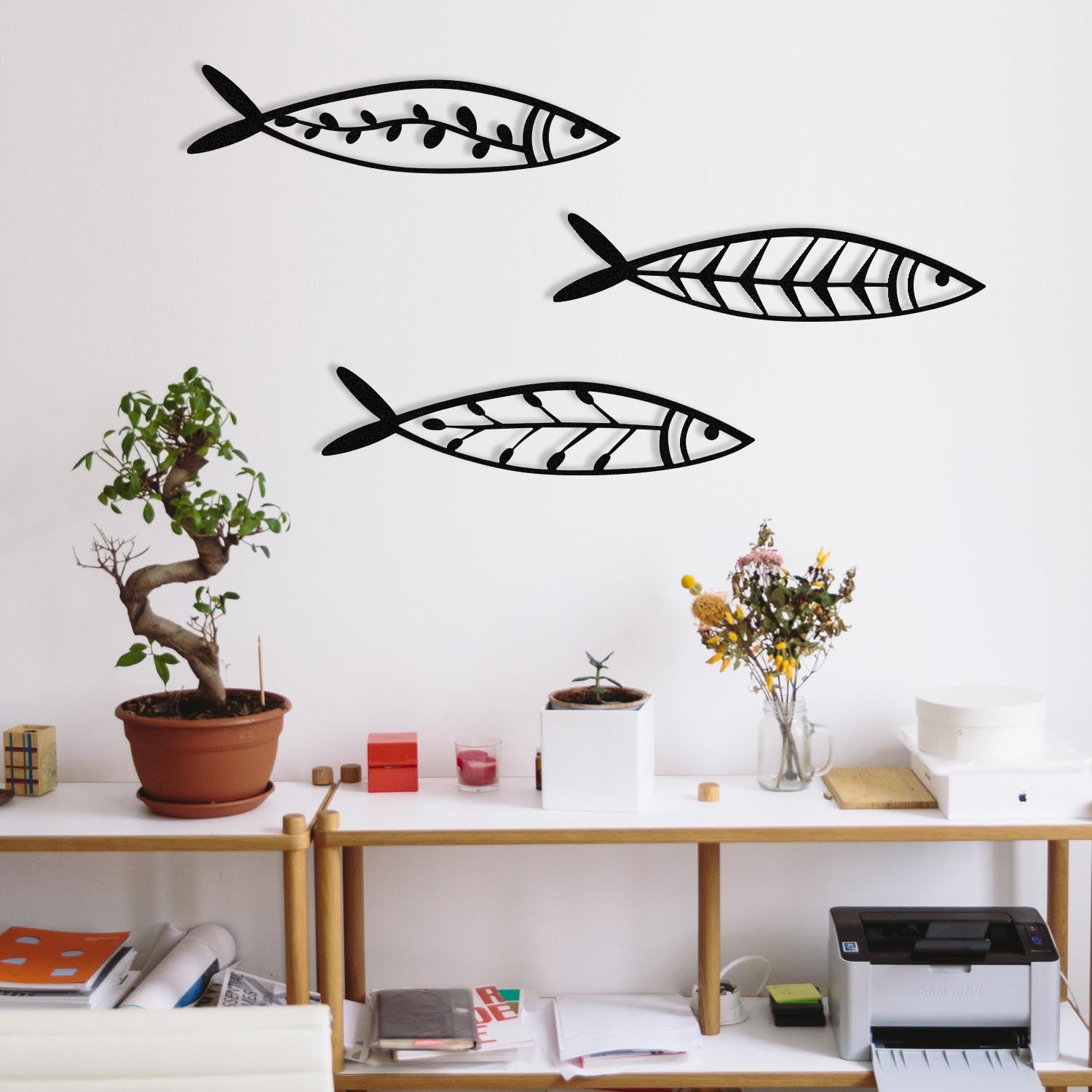 Entdecken Sie die Hamsi Wanddeko von Wallity in elegantem Schwarz. Robustes Metall, modernes Design – ideal für stilvolle Akzente in jedem Raum.