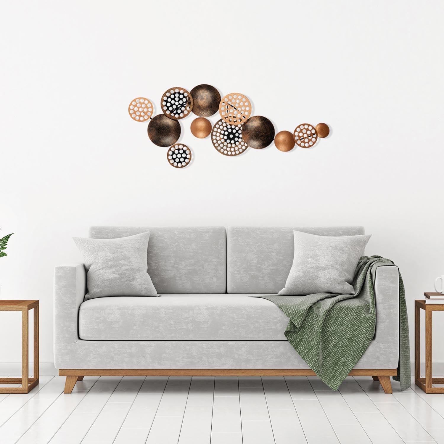 Gestalten Sie Ihre Wände neu mit der mehrfarbigen Bronte Wanddeko von Wallity – ein elegantes Metallkunstwerk, das jeden Raum veredelt.