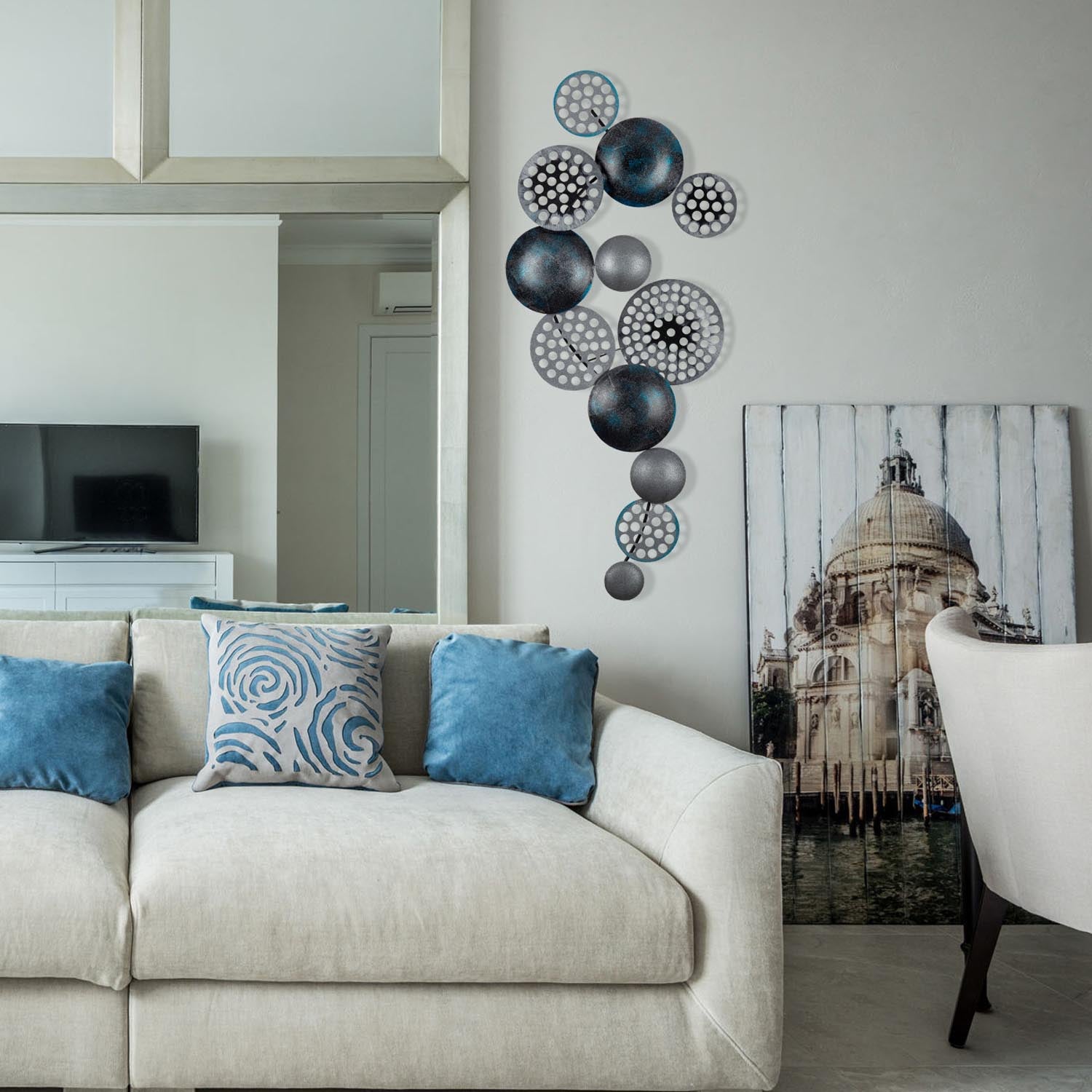 Verleihen Sie Ihrem Raum mit der mehrfarbigen Bronte Wanddeko von Wallity einen Hauch von Eleganz. Hochwertiges Metall und modernes Design für zeitlose Schönheit.