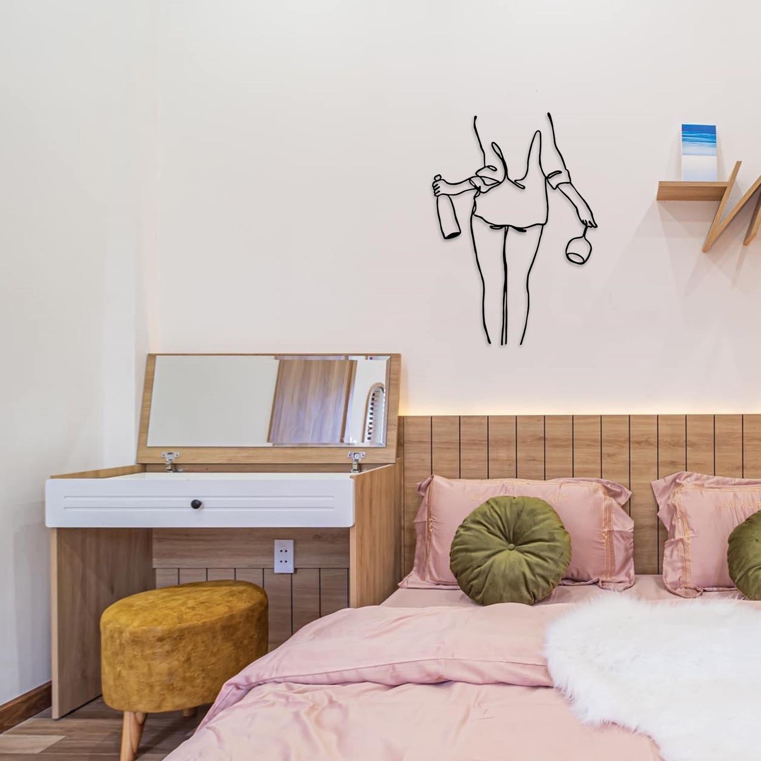 Verleihen Sie Ihrem Zuhause mit der eleganten Wine Night Wanddeko von Wallity einen Hauch von Raffinesse. Hochwertiges Metall, modernes Design!