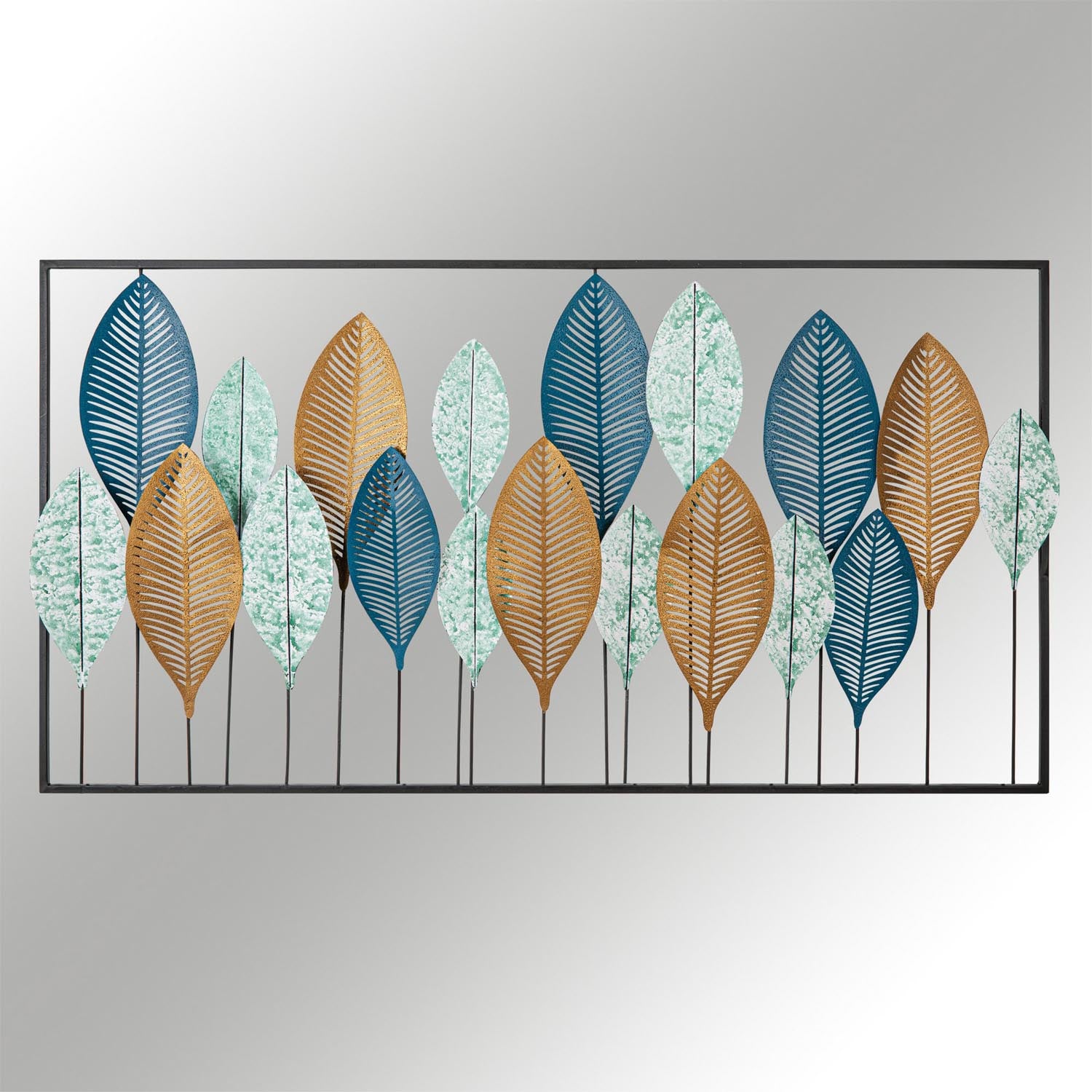 Verleihen Sie Ihrem Raum mit der mehrfarbigen Bilge Wanddeko von Wallity einen Hauch von Eleganz und Kreativität – ein einzigartiges Metallkunstwerk für Ihr Zuhause.