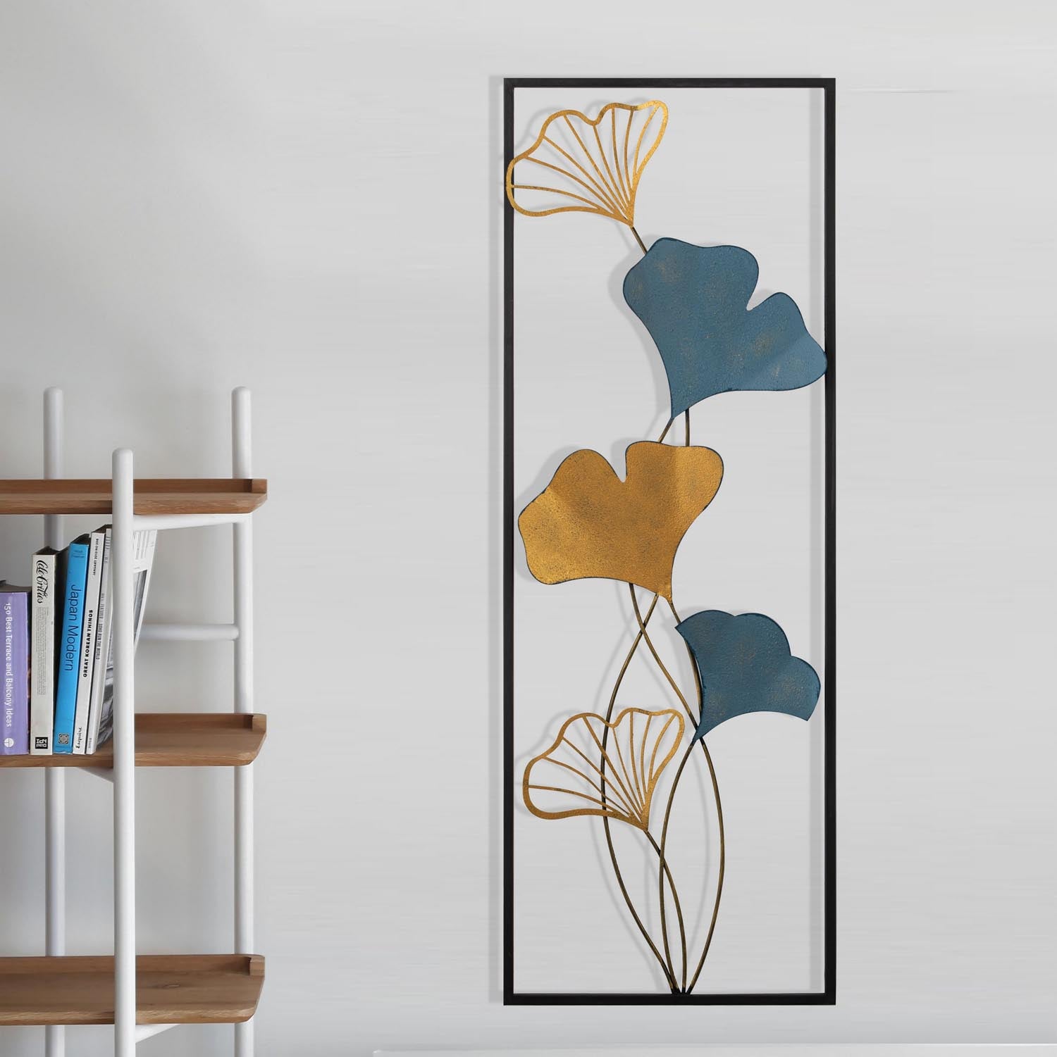 Verleihen Sie Ihrem Zuhause mit der Nadide Wanddeko von Wallity einen Hauch von Eleganz. Dieses mehrfarbige Metall-Accessoire ist perfekt für jeden Raum.