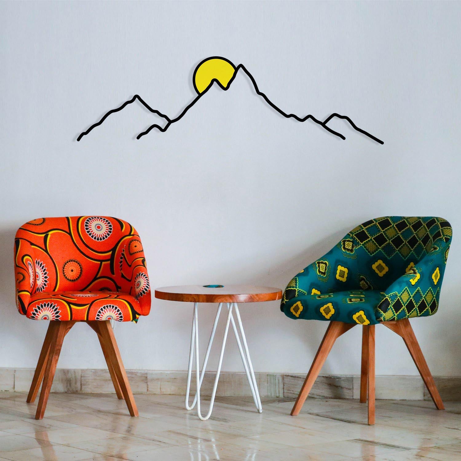 Verleihen Sie Ihrem Raum mit der Agri Wanddeko von Wallity einen Hauch von Eleganz. Dieses mehrfarbige Metallkunstwerk kombiniert Stil und Kreativität.